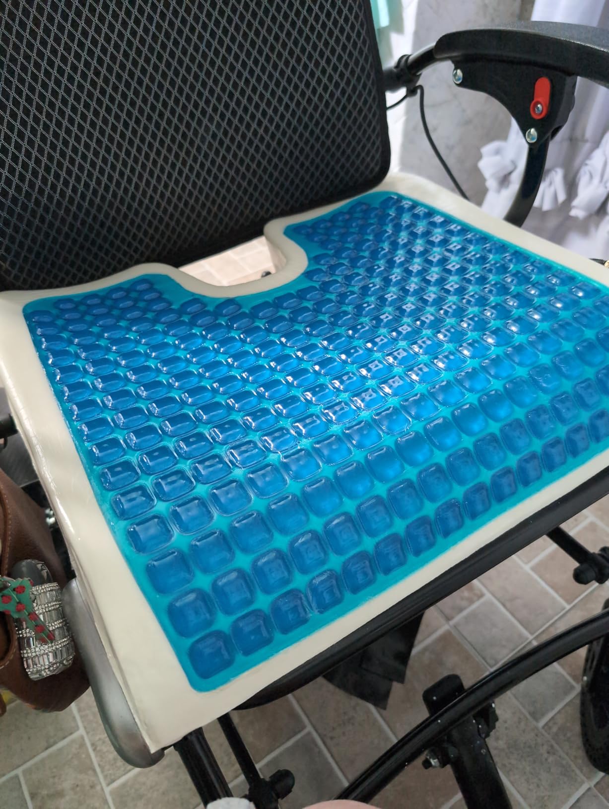 AUVON Gel Wheelchair Seat Cushion, Relieve Sciatica, Back, Coccyx, Pressure Sore and Ulcer Pain, Refreshing Ergonomic Chair Cushion with Waterproof Silk Fabric, Anti-Slip Cover customer photo 1