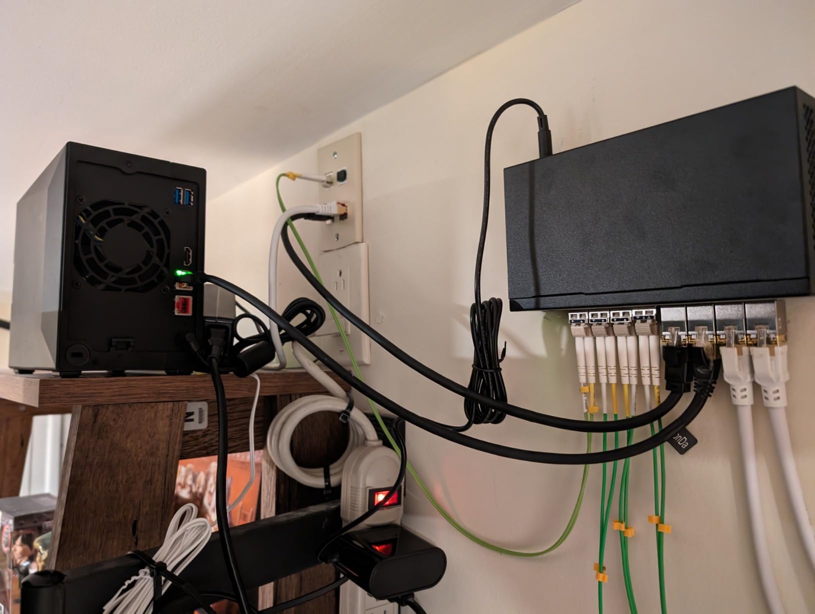 Asustor AS5402T 2 Bay NAS, Intel Quad-Core 2.0GHz, 4X M.2 NVMe, 2x2.5GbE customer photo 1