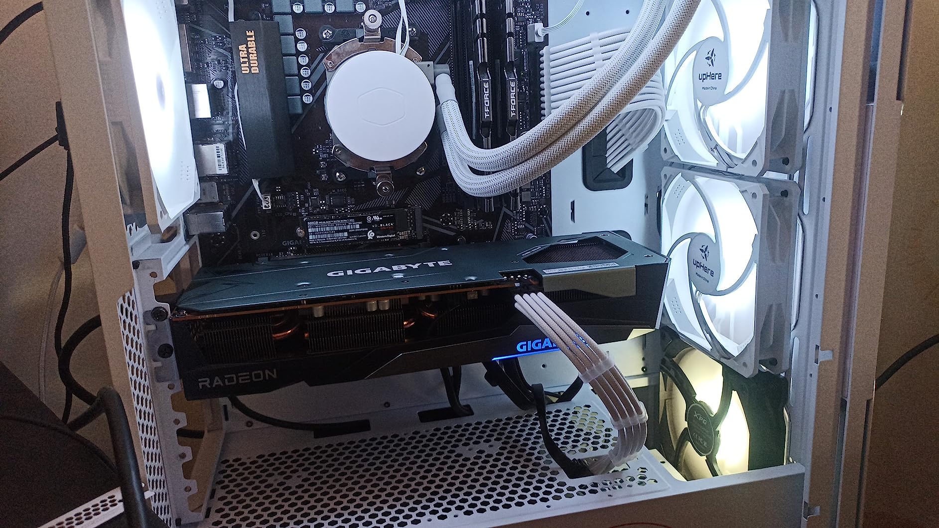 GIGABYTE GV-R76GAMING OC-8GD Radeon RX 7600 Gaming OC 8G Graphics Card customer photo 2