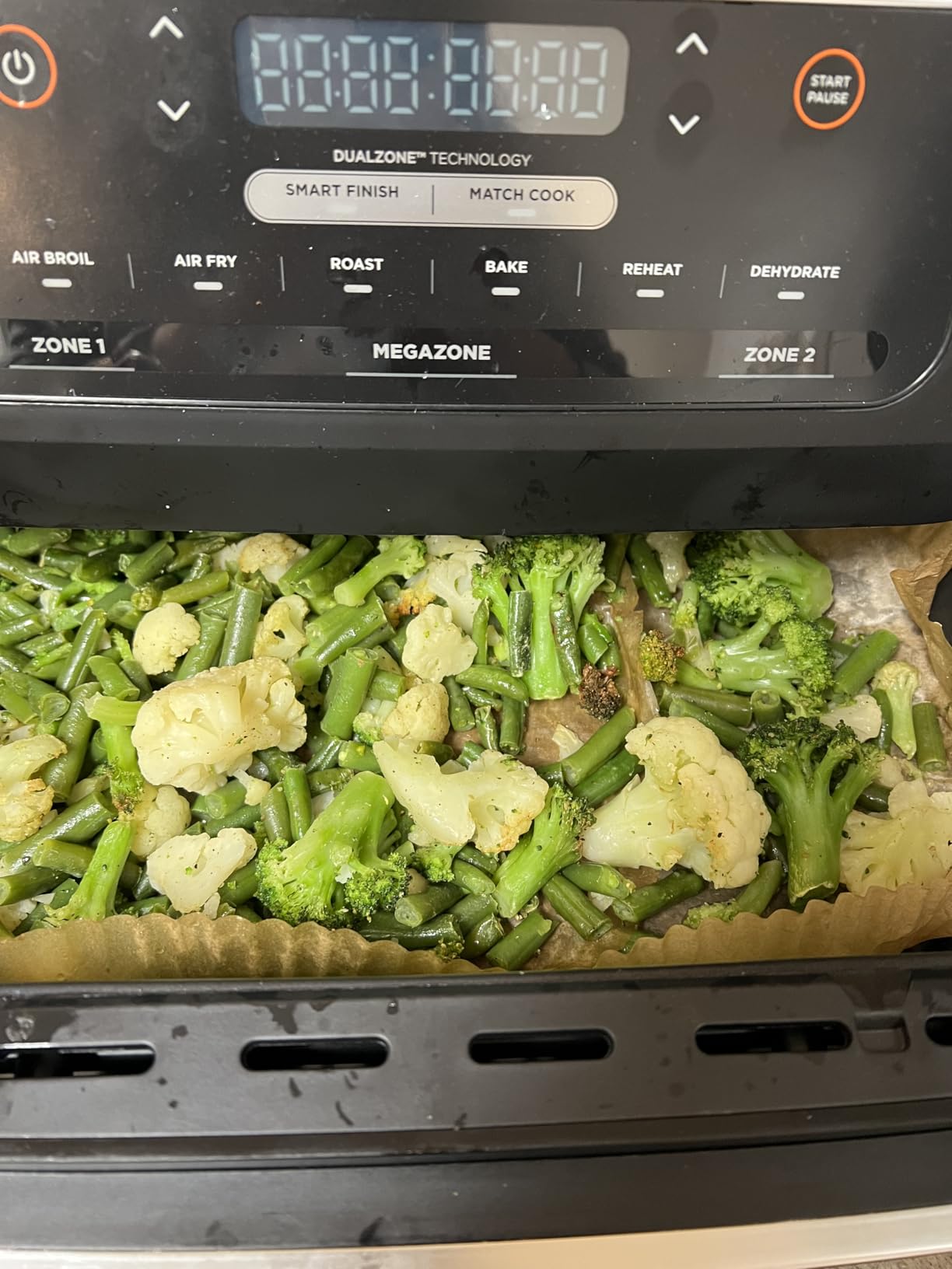 Ninja Foodi Air Fryer | 6-in-1 with 7-QT MegaZone & Basket Divider for Large Proteins & Full Meals | Cook 2 Foods at Once | 450° F | Air Fry, Roast, Broil, Dehydrate, Keep Warm & Bake | Black | DZ071 customer photo 2