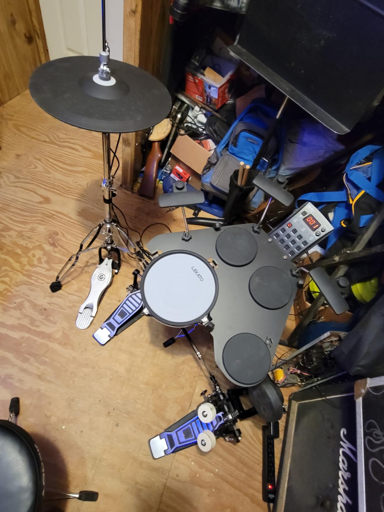 LEKATO Electronic Drum Set, Portable Electric Drum Set for Beginner with Quiet Mesh Snare Drum Pads, 220+ Sounds, USB MIDI, 2 Switch Pedal, Electric Drum Kit with Sticks, Travel Bag customer photo 1