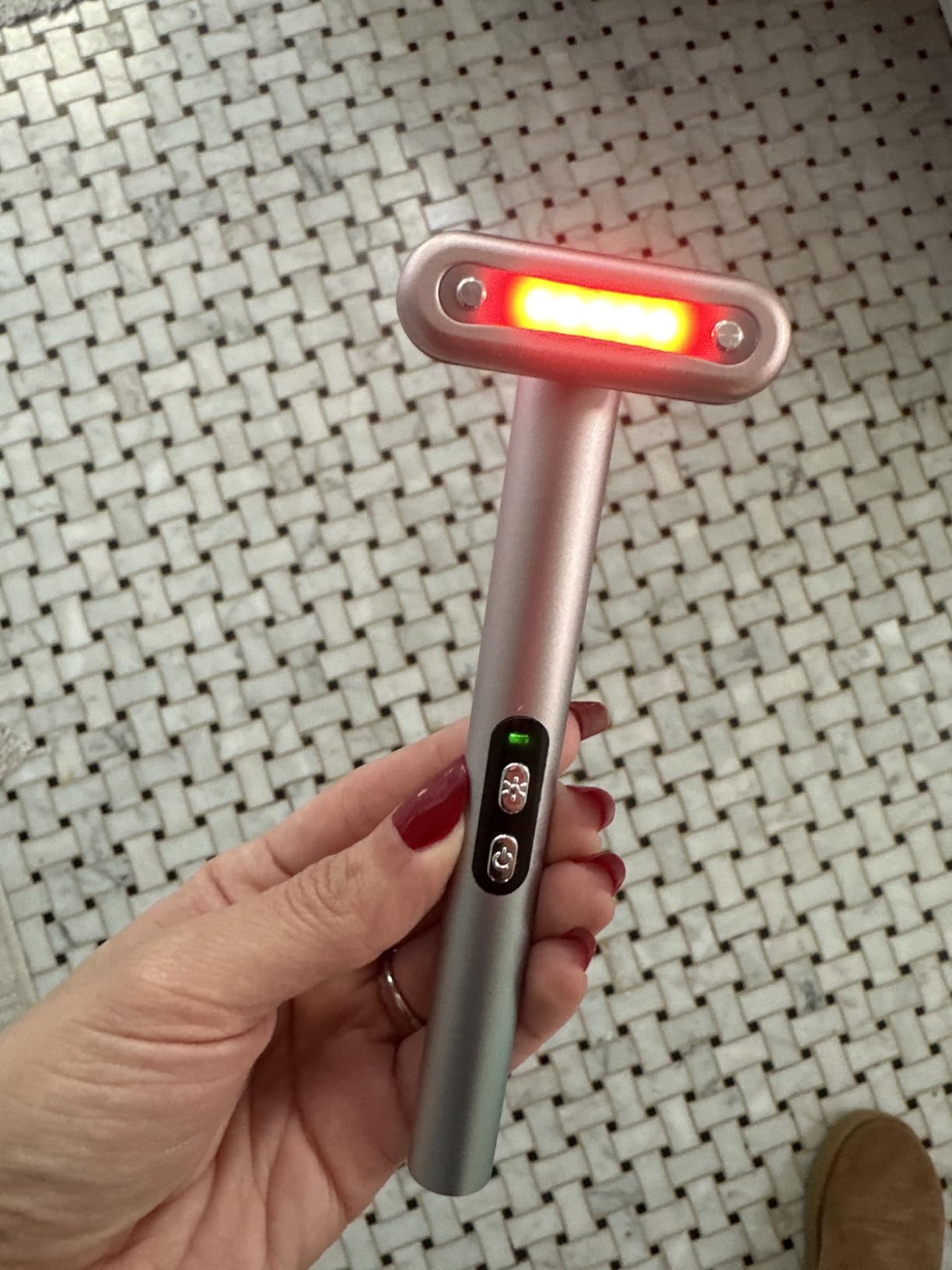Led-Face-Wand, 7 in 1 LED Light Therapy Facial Red & Blue Rejuvenation Tool customer photo 2