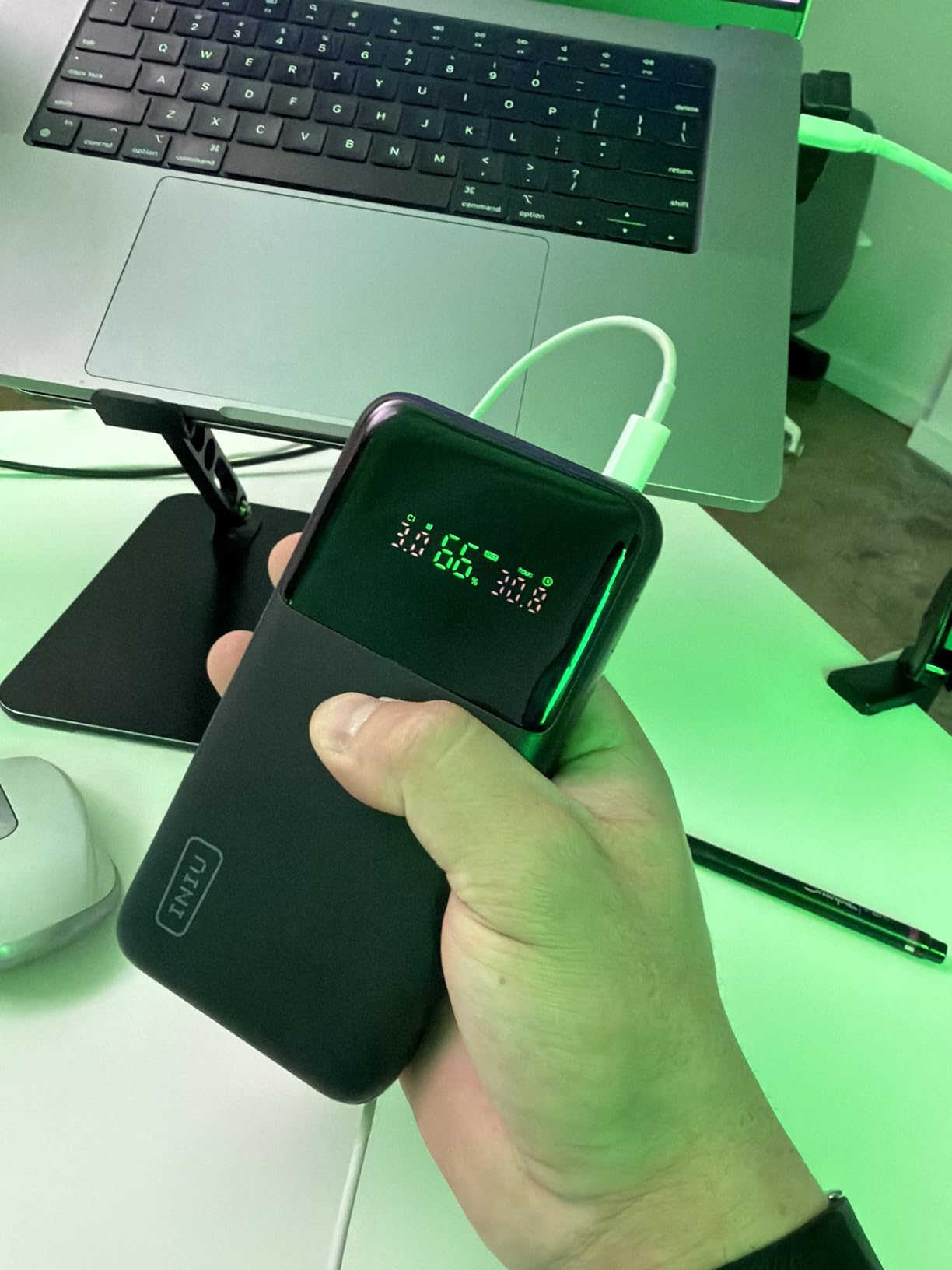 INIU 25000mAh Power Bank, Compact High Capacity 140W Laptop Portable Charger, USB C Tablet Powerbank, Digital Display Phone Charger for iPhone 17 16, Samsung, iPad, MacBook, Laptop, Emergency etc customer photo 2