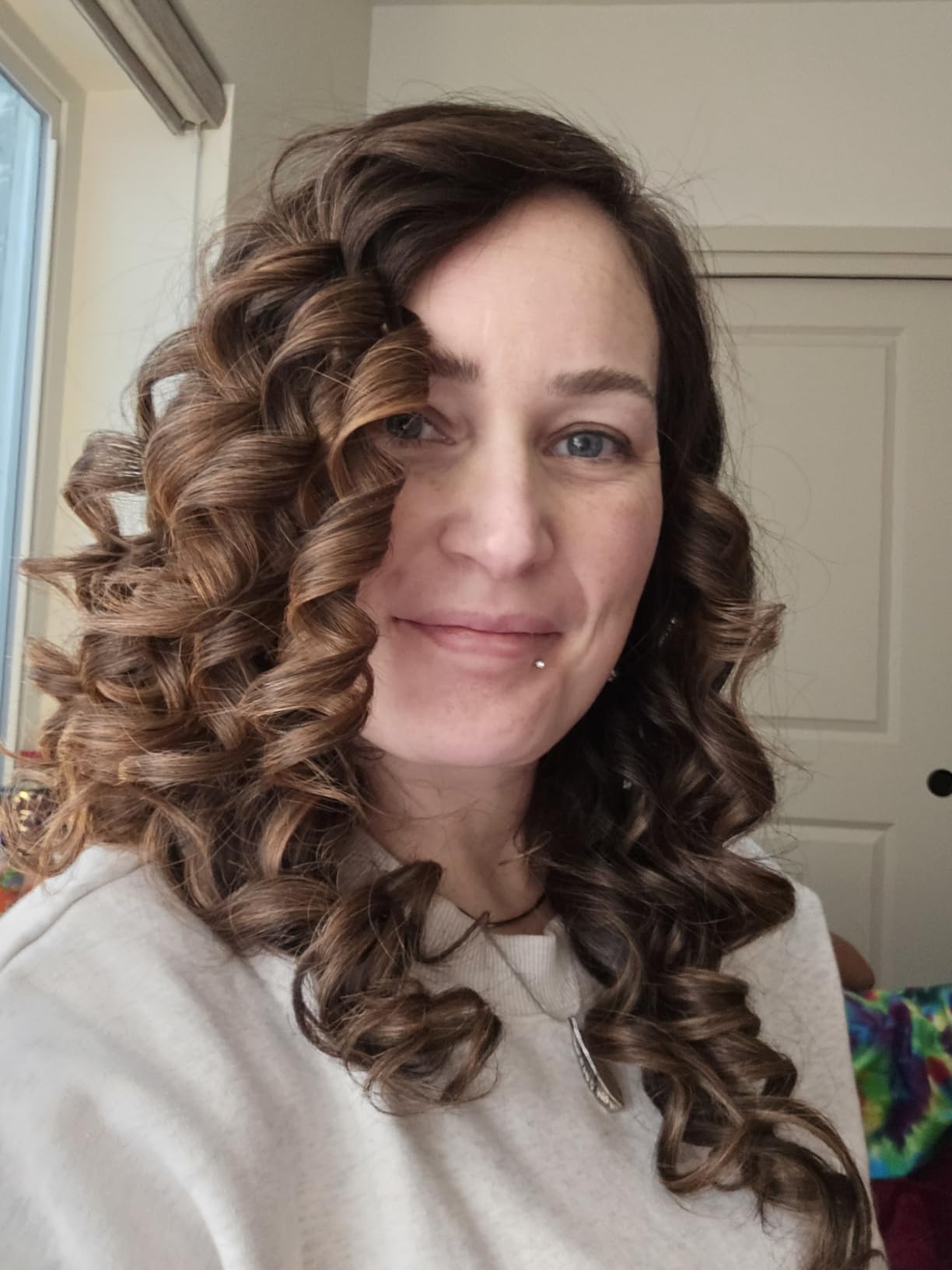 INFINITI PRO CONAIR Curl Secret Automatic Curling Iron, ¾-inch Curling Iron Barrel, Automatic Hair Curler for All Hair Types and Lengths, Dual Voltage for Worldwide Travel, Gray/Gold customer photo 2