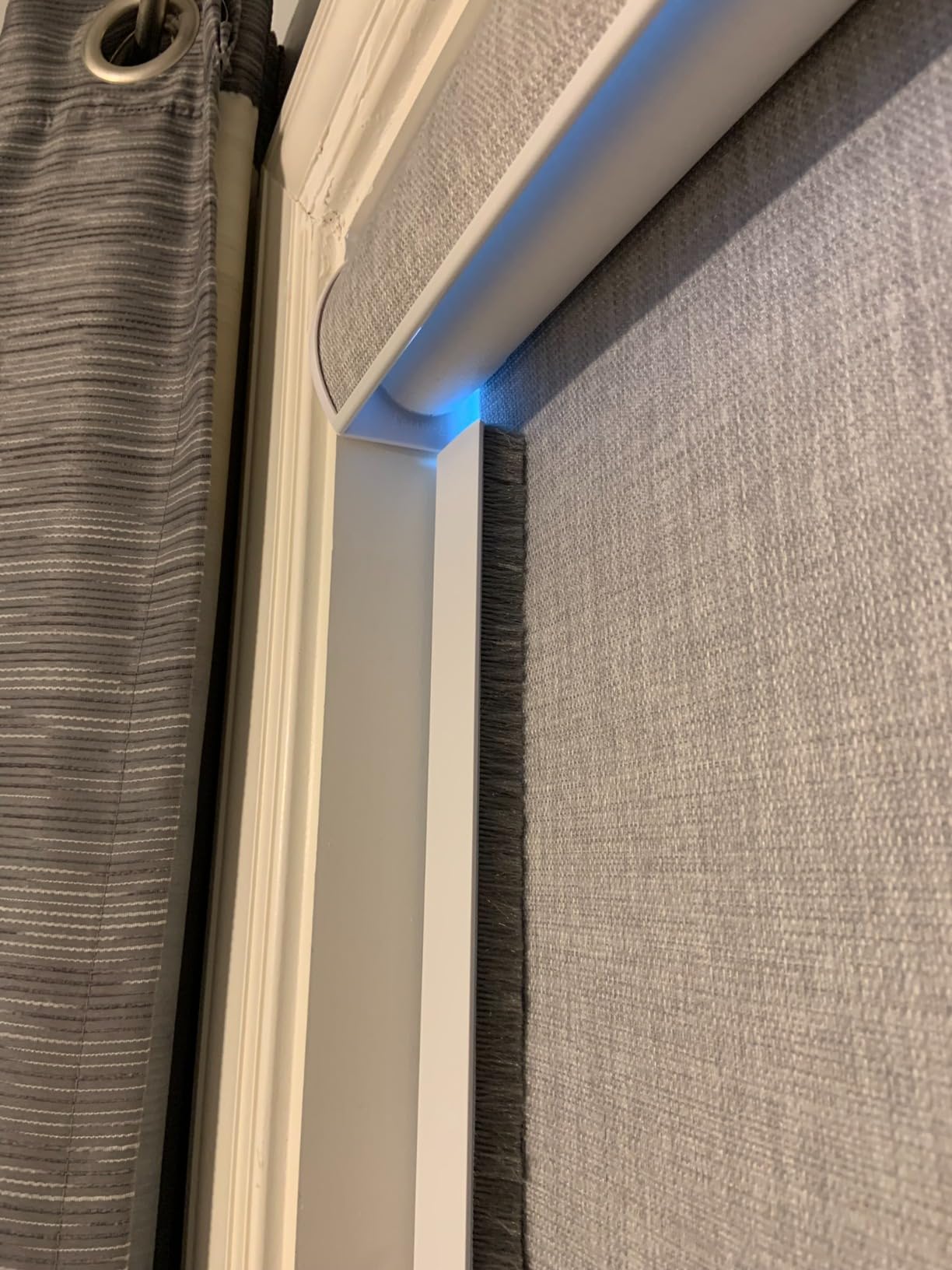 SmartWings Motorized Blinds with Remote for Windows, Automatic Smart Blinds Electric Roller Shades Blackout work with Alexa Homekit Thread Google Z-wave, Custom Up to 110