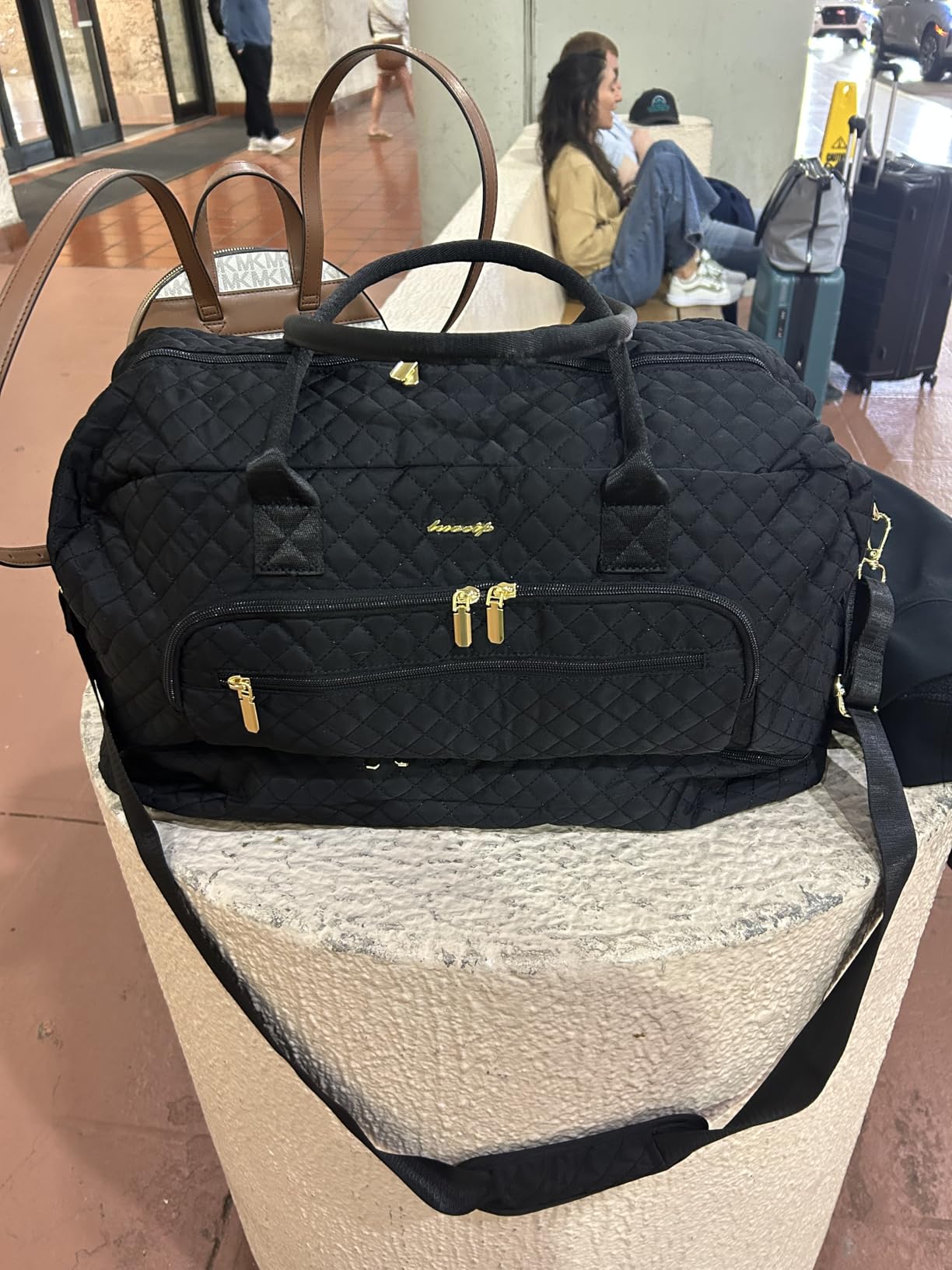 LUOCIP Large Women Travel Duffle Bag, Carry on Bag with Wet Toiletry Pocket for Overnight, Weekend, Yoga, Gym, Business Trips, Sport and Hospital, Black customer photo 2