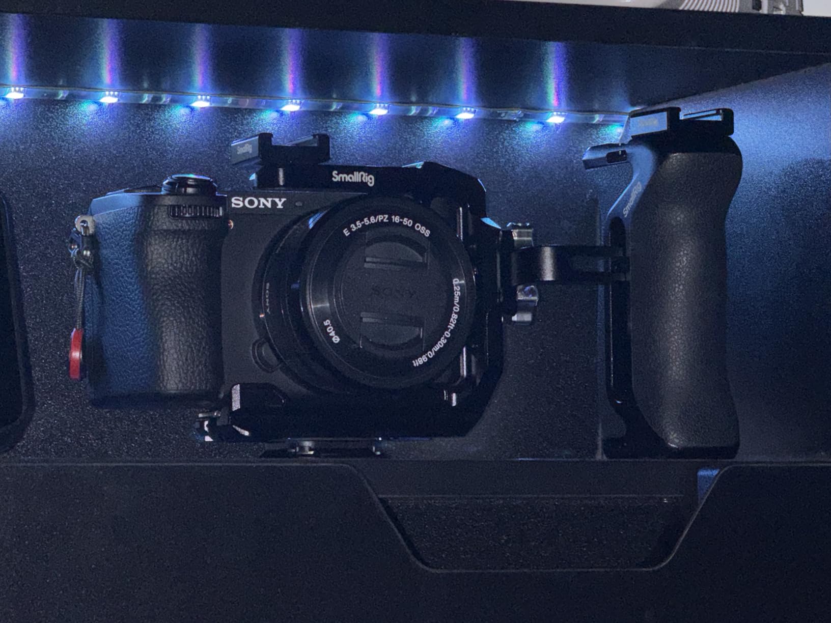 SmallRig Half Cage for Sony Alpha 6700/6600/6500/6400, Built-in Quick Release Plate for Arca-Type, Camera Video Cage with Shoe Mount, 1/4''-20 & 3/8''-16 Threaded Holes - 4337 customer photo 1