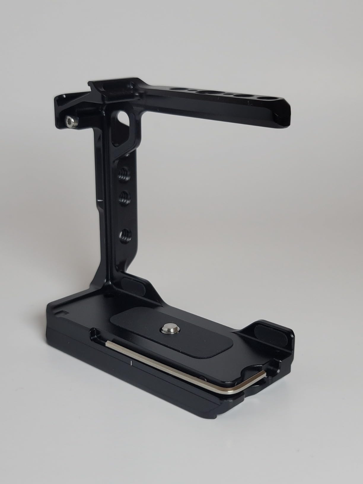 SmallRig Half Cage for Sony Alpha 6700/6600/6500/6400, Built-in Quick Release Plate for Arca-Type, Camera Video Cage with Shoe Mount, 1/4''-20 & 3/8''-16 Threaded Holes - 4337 customer photo 2