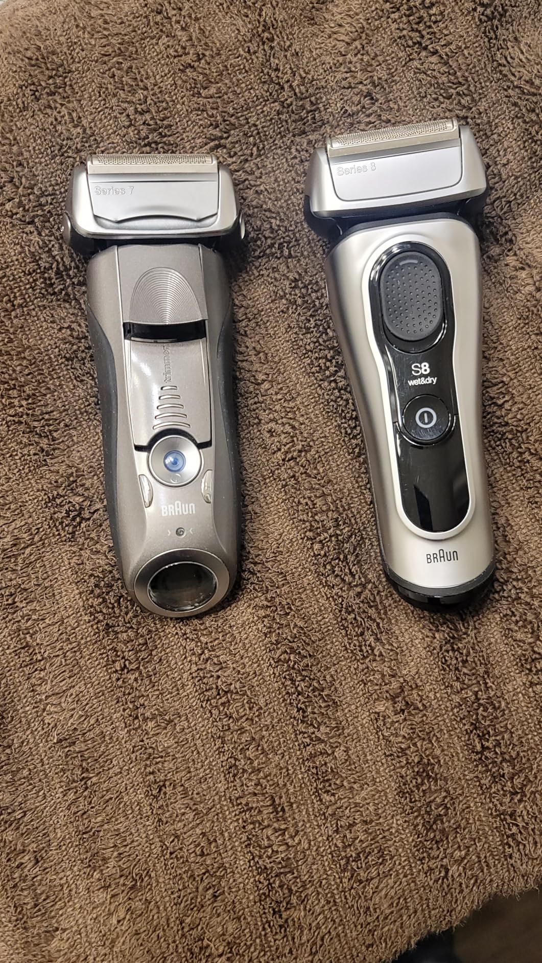 Series 8 Electric Razor for Men, with 4+1 Shaving Elements & Precision Long Hair Trimmer, Close & Gentle Even on Dense Beards, Wet & Dry Electric Razor with 60min Runtime, 8517s Galvano Silver customer photo 2