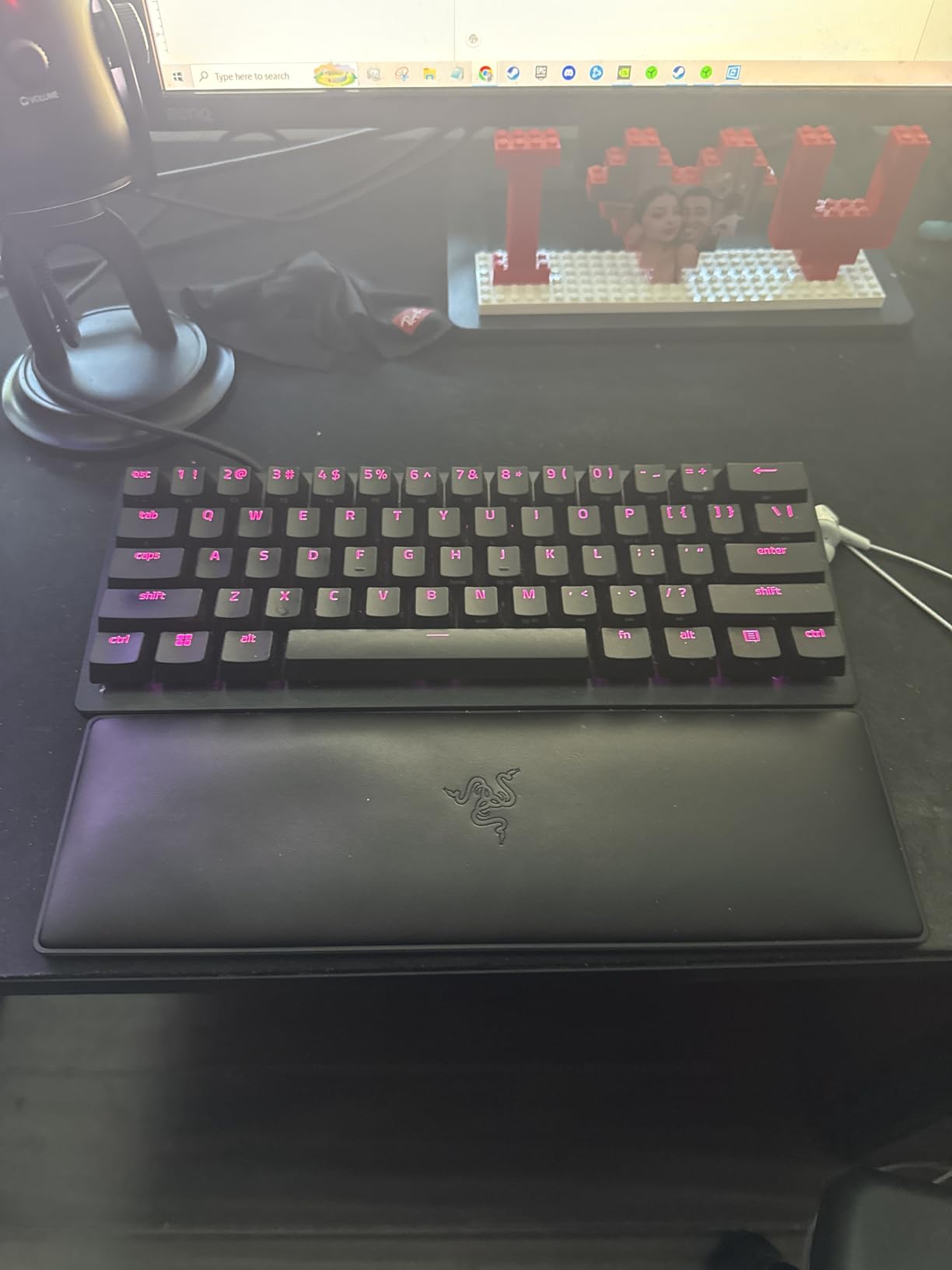 Razer Huntsman V3 Pro Mini 60% Esports Gaming Keyboard: Analog Optical Switches - Razer Snap Tap - Rapid Trigger - Adjustable Actuation - Dual-Purpose Mod Keys - Doubleshot PBT Keycaps - Black customer photo 2