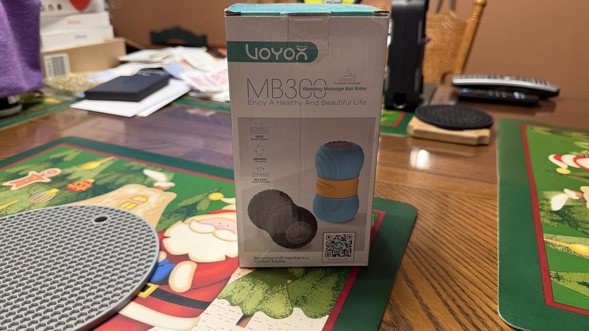 VOYOR-HEALTH Vibrating Peanut Massage Ball Roller, Electric Double Lacrosse Massage Ball with 4 Intensities for Muscle Pain Relief, Rechargeable Deep Tissue Massage, Yoga Sports Fitness MB300 (Black) customer photo 2