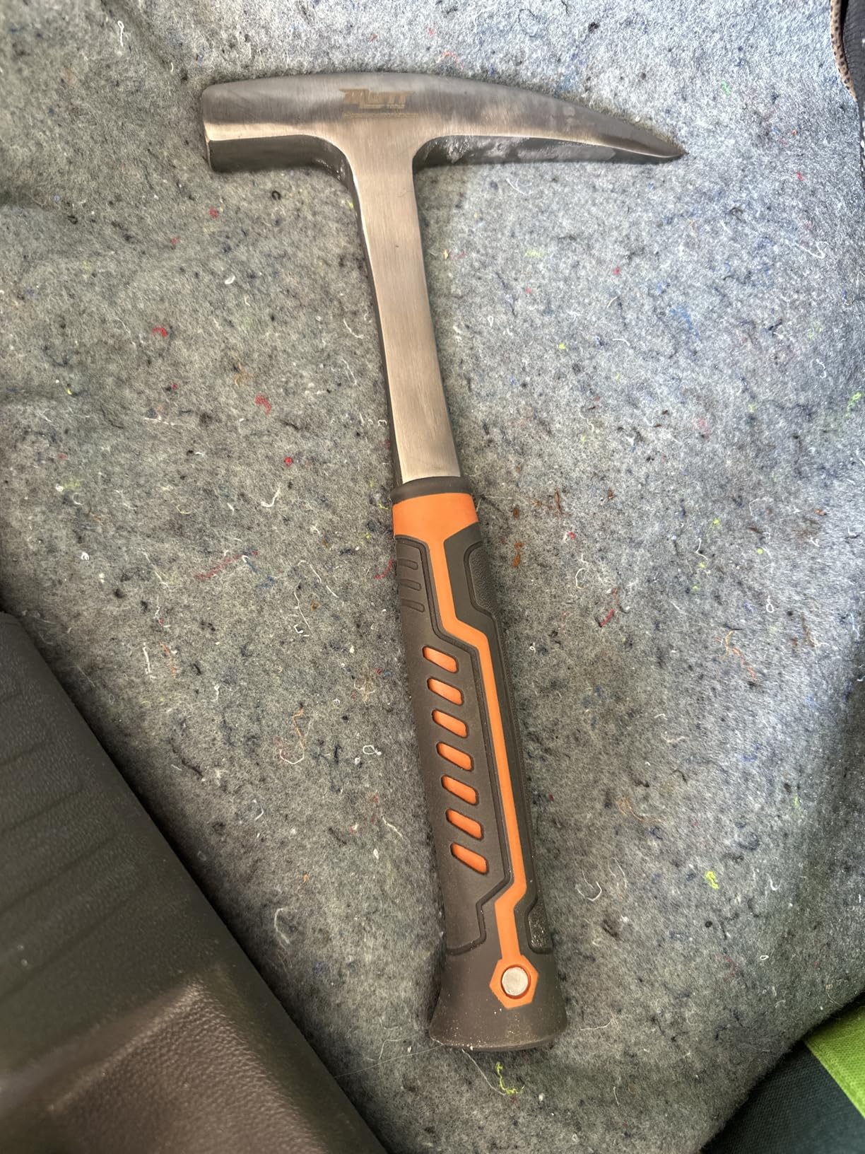 Mutt Tools 22oz Professional Rock Hammer - Geology Pick for Rockhounding, Fossil Hunting and Masonry customer photo 2