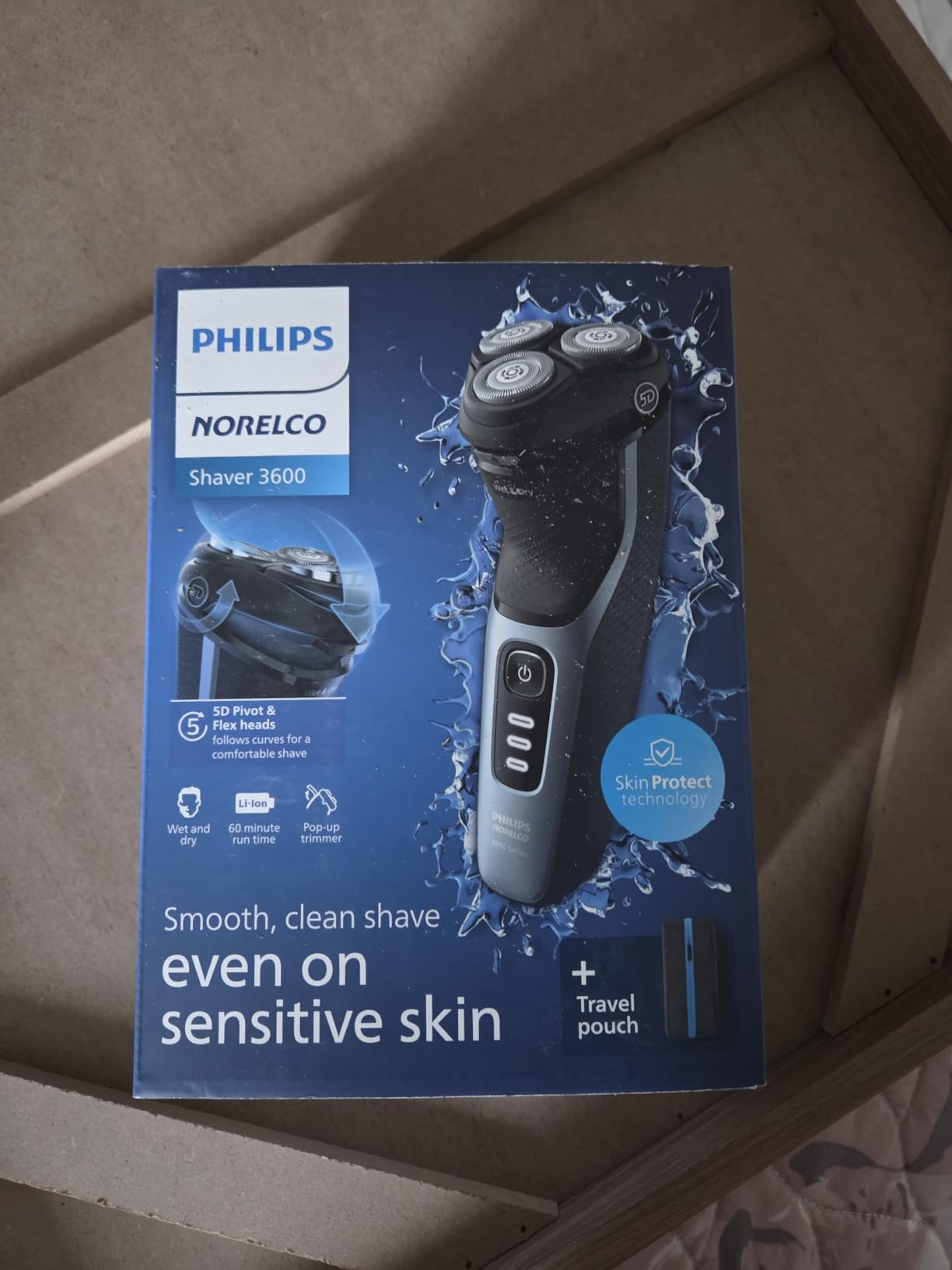 Philips Norelco Shaver 3600 Series, Wet and Dry Electric Shaver, P-Cap, Travel Pouch, Storm Blue, Model S3243/91 customer photo 2