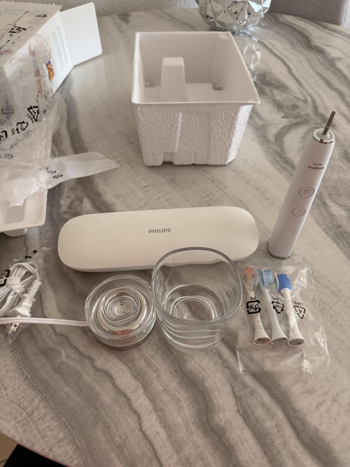 Philips Sonicare DiamondClean Smart 9500 Electric Toothbrush, Sonic Toothbrush with App, Pressure Sensor, Brush Head Detection, 5 Brushing Modes and 3 Intensity Levels, Black, Model HX9923/11 customer photo 2