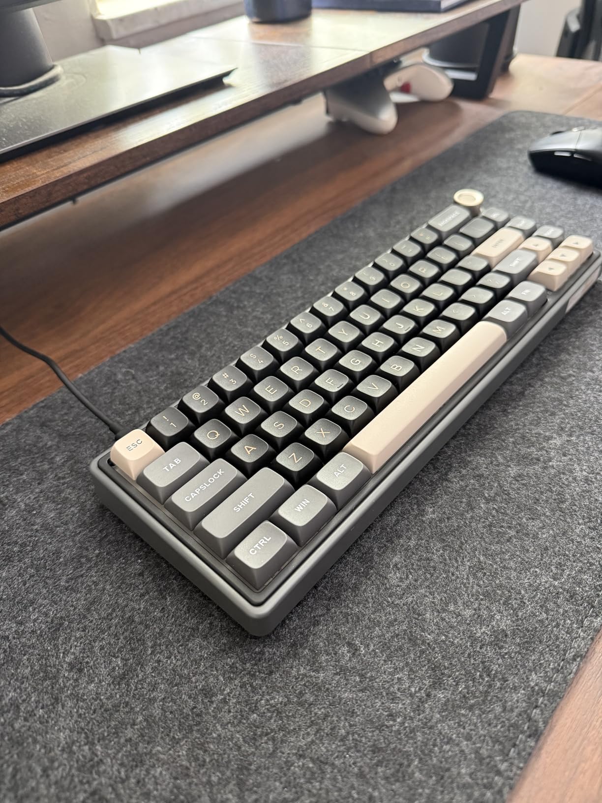 RK ROYAL KLUDGE R65 Wired Gaming Keyboard with Volume Knob, 60% Percent RGB Backlit Mechanical Keyboard Gasket Mount with PBT Keycaps, MDA Profile, QMK/VIA, 66 Keys Hot Swappable Cream Switch, Black customer photo 2