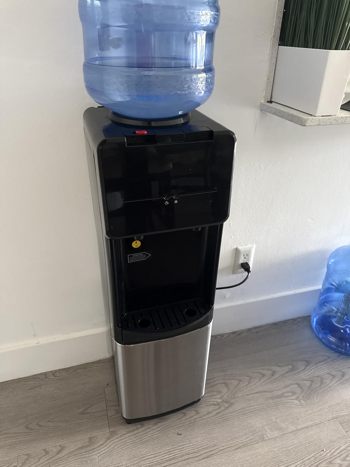 Euhomy Top Loading Water Dispenser, Hot and Cold Water Cooler for 3 or 5 Gallon Bottles,Child Safety Lock,Water Cooler Dispenser for Kitchens, Offices and More - Black customer photo 1