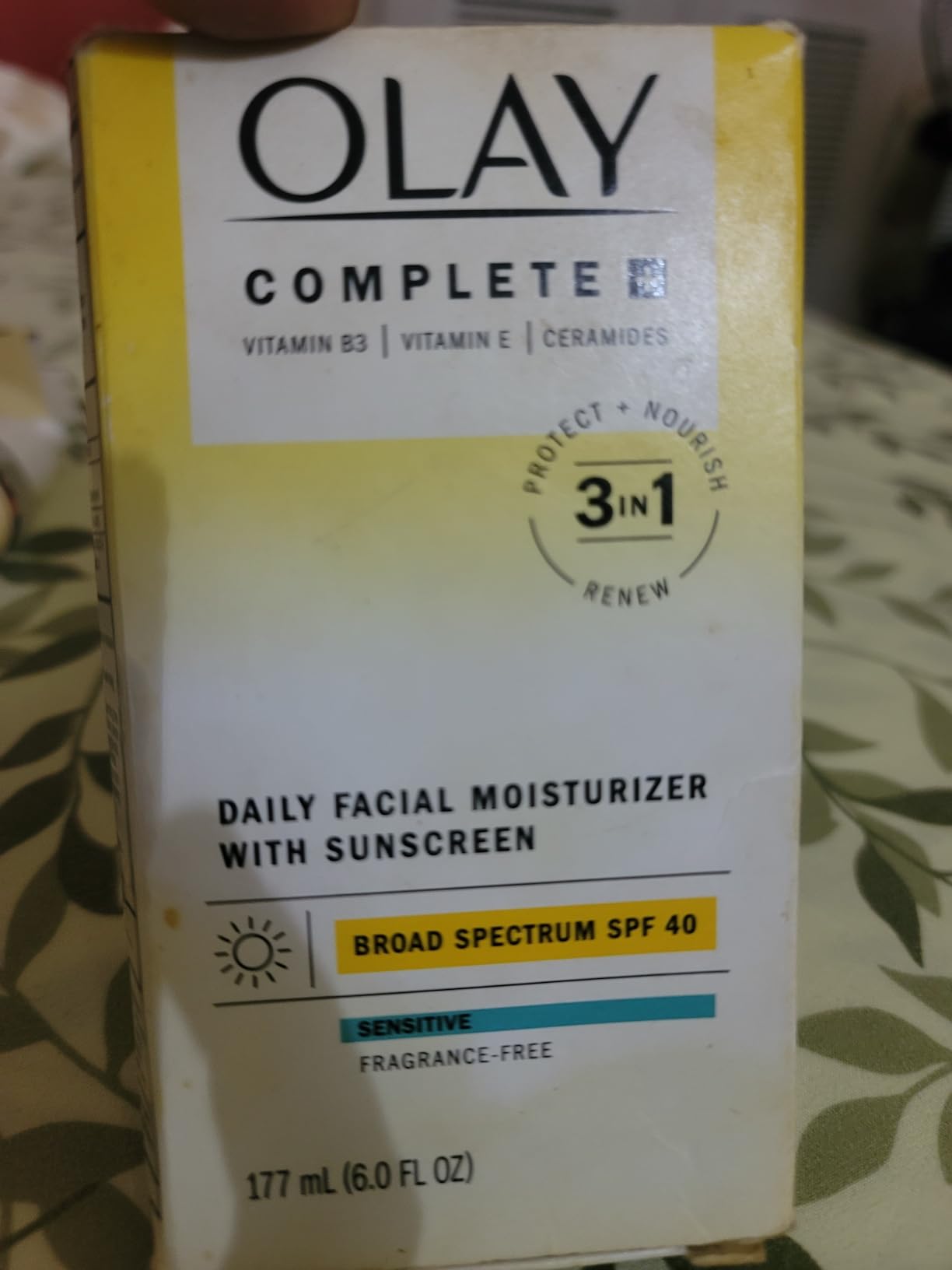 Olay Complete+ Face Moisturizer with Sunscreen SPF 40, For Sensitive Skin, Broad Spectrum Sun Protection, Fragrence-Free - No White Cast on All Tones, Nourishes Moisture Barrier - Ceramides, 6 Oz customer photo 1