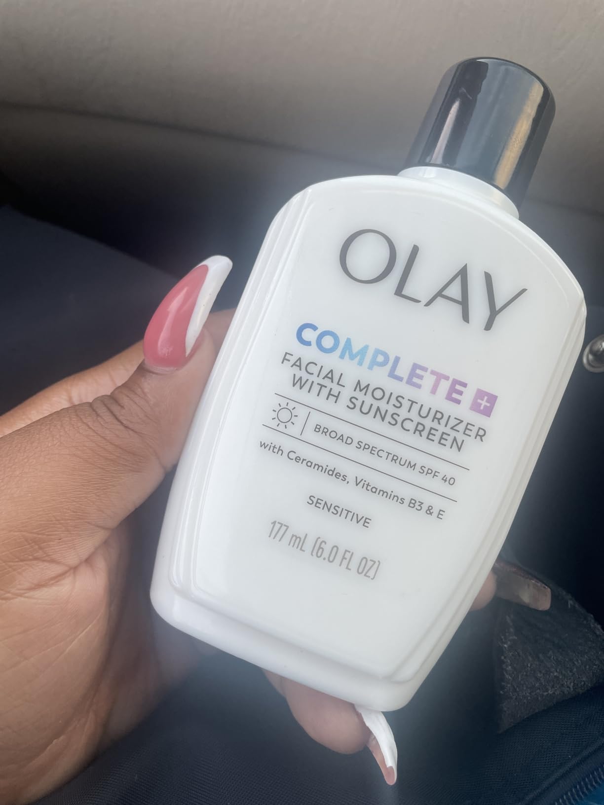 Olay Complete+ Face Moisturizer with Sunscreen SPF 40, For Sensitive Skin, Broad Spectrum Sun Protection, Fragrence-Free - No White Cast on All Tones, Nourishes Moisture Barrier - Ceramides, 6 Oz customer photo 2