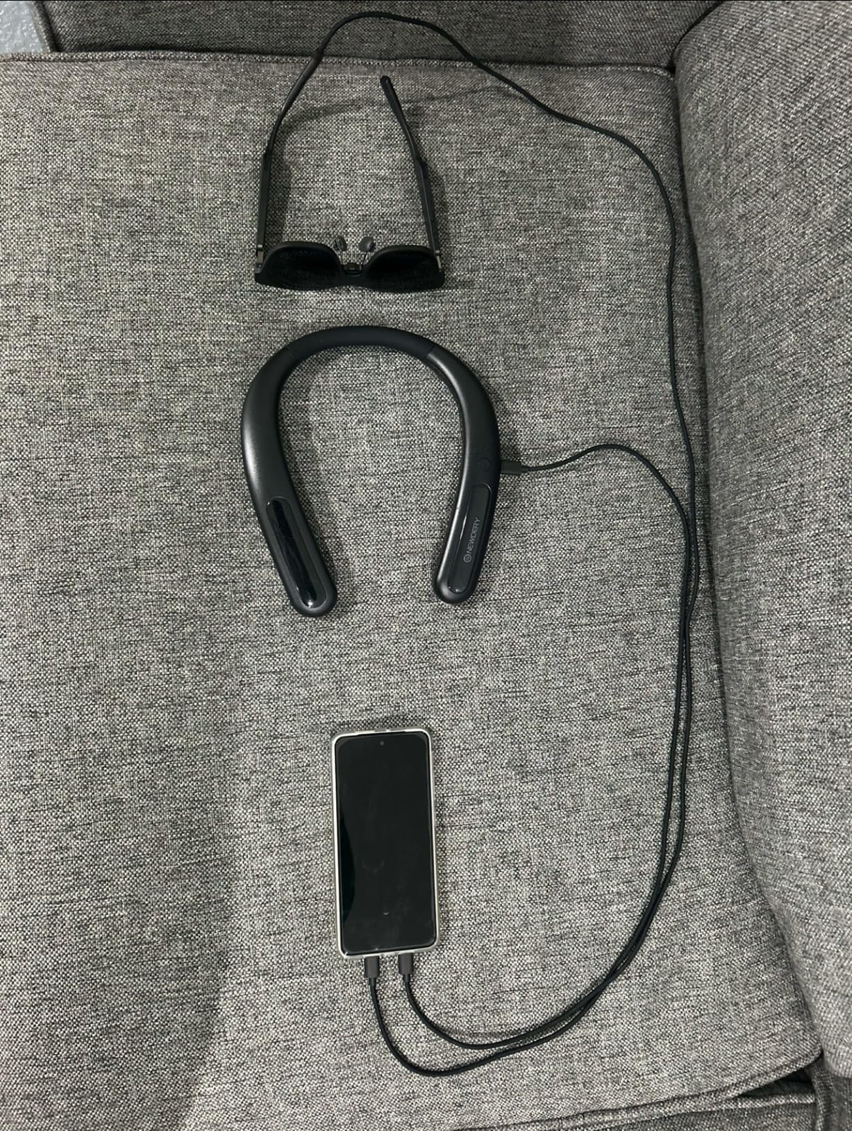NEWDERY Battery Pack for Meta Quest 3S/3, 10000mAh Hanging Neck Power Bank for Extra 3-5H Playtime, PD Fast Charger for Meta Quest 3S/3/2, Pico 4/4 Pro, HTC Vive, PSVR 2 - White customer photo 2