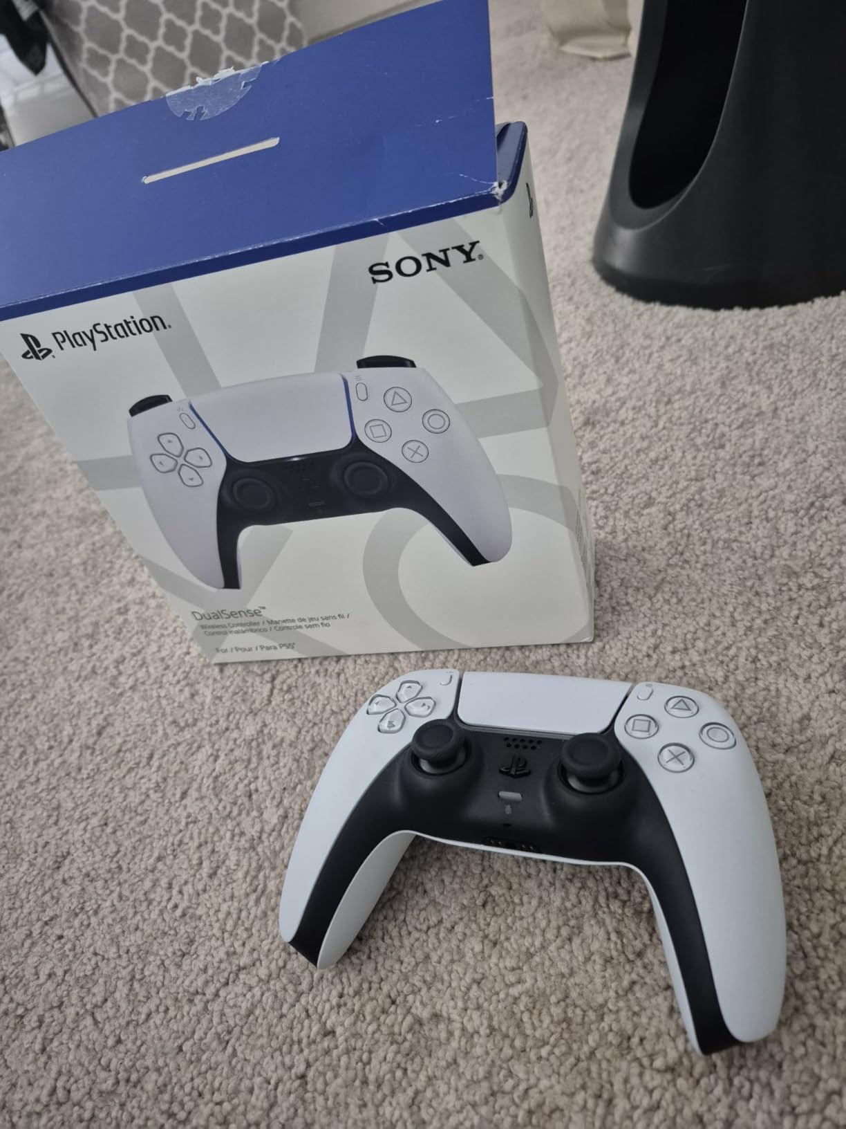 PlayStation DualSense Wireless Controller - White customer photo 2