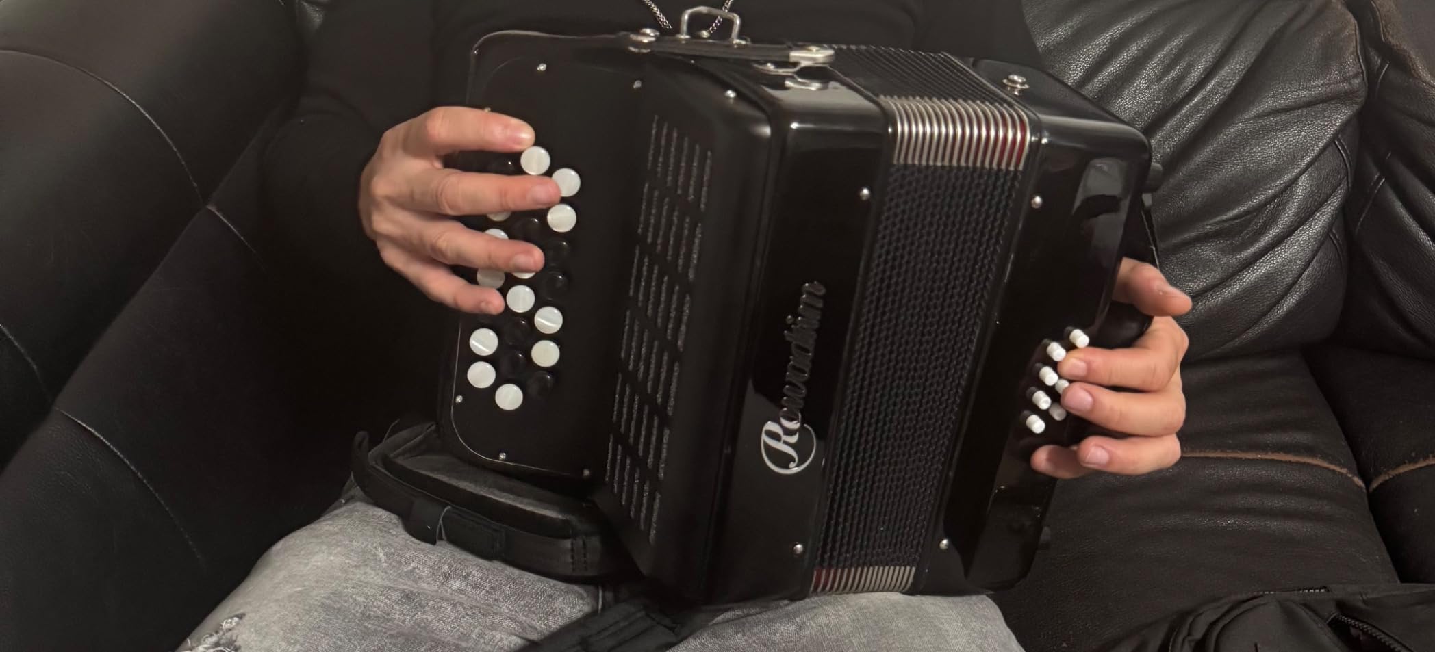 Accordion - 22 keys 8 bass, lightweight piano accordion for beginners, vibrant design for beginners and adults for easy learning (8 Bass, Black) customer photo 1