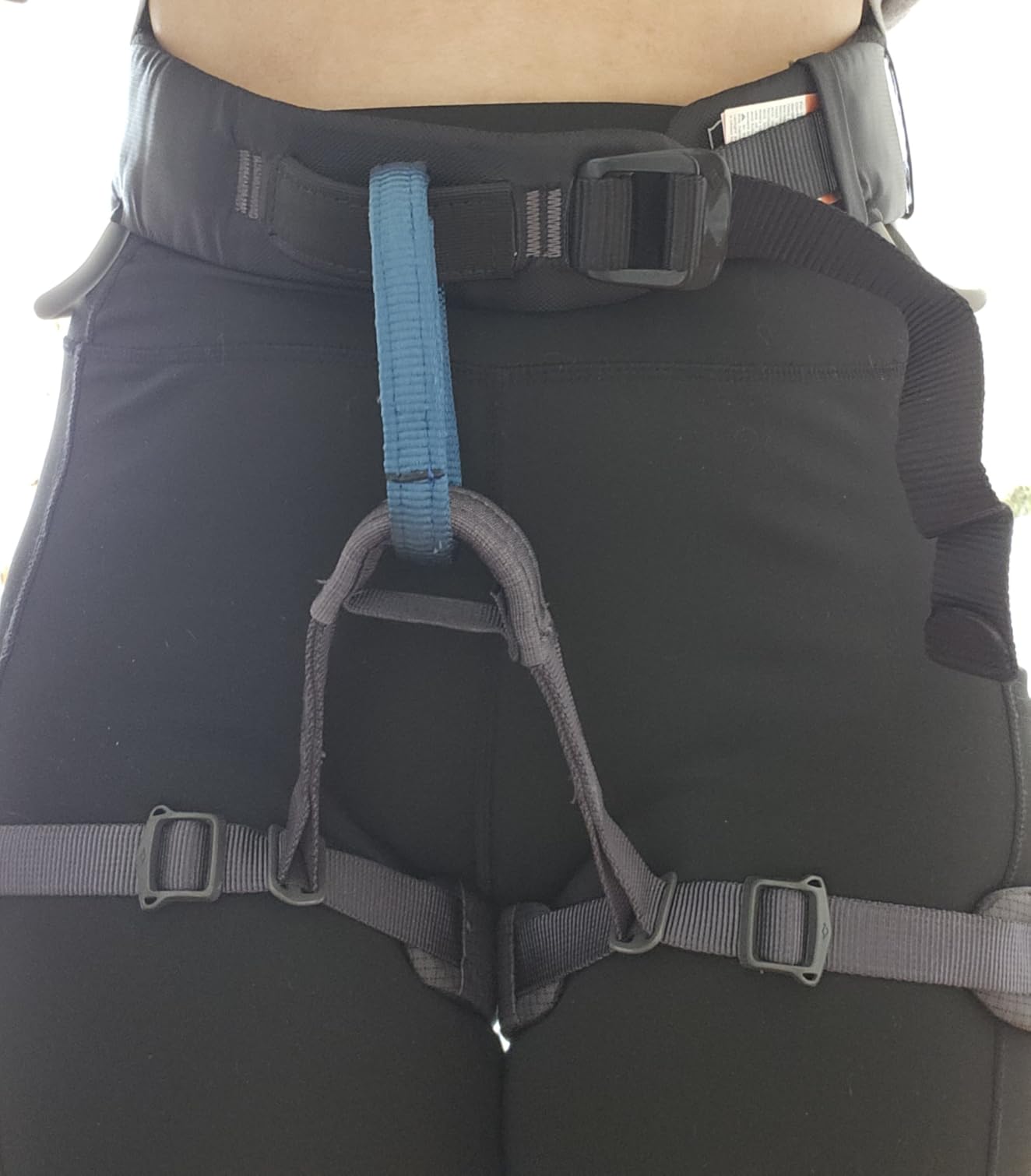 BLACK DIAMOND Men's Momentum Rock Climbing Harness | Dual Core Construction | Adjustable Waist & Leg Loops customer photo 2
