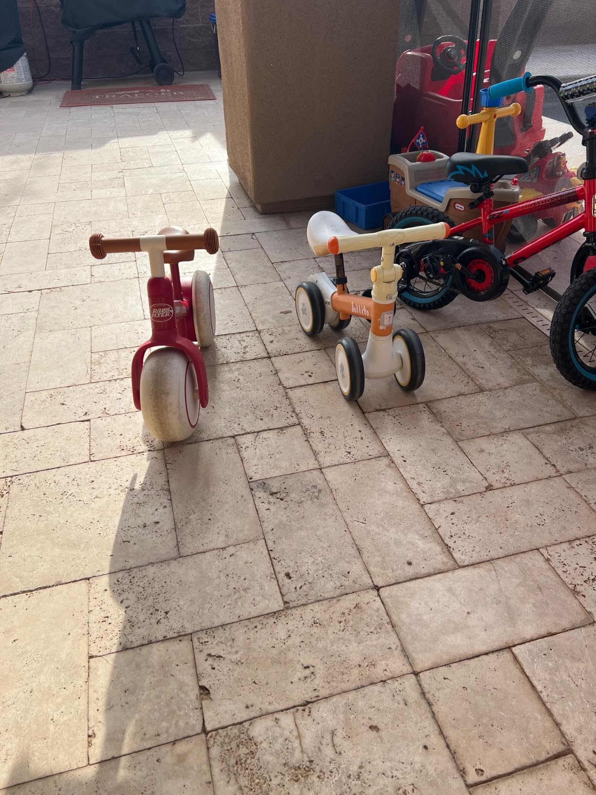 Radio Flyer Steady Start Balance Bike for Kids Ages 1-3, Pedal Free for Quick Learning, Wide Front and Dual Rear Tires, Tool-Free Adjustable Seat, Quiet Ride Wheels customer photo 1