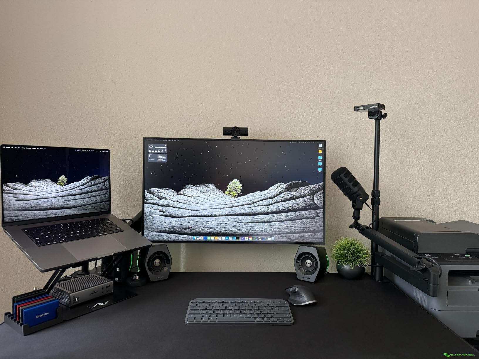 BenQ PD3225U 32 Inch 4K IPS Black UHD Thunderbolt Monitor for MacBook, AQCOLOR, 98% P3, 100% sRGB and Rec.709, DeltaE <=2, Uniformity, Factory Calibration, USB-C 85W, USB Hub, Daisy Chain, KVM Switch customer photo 2