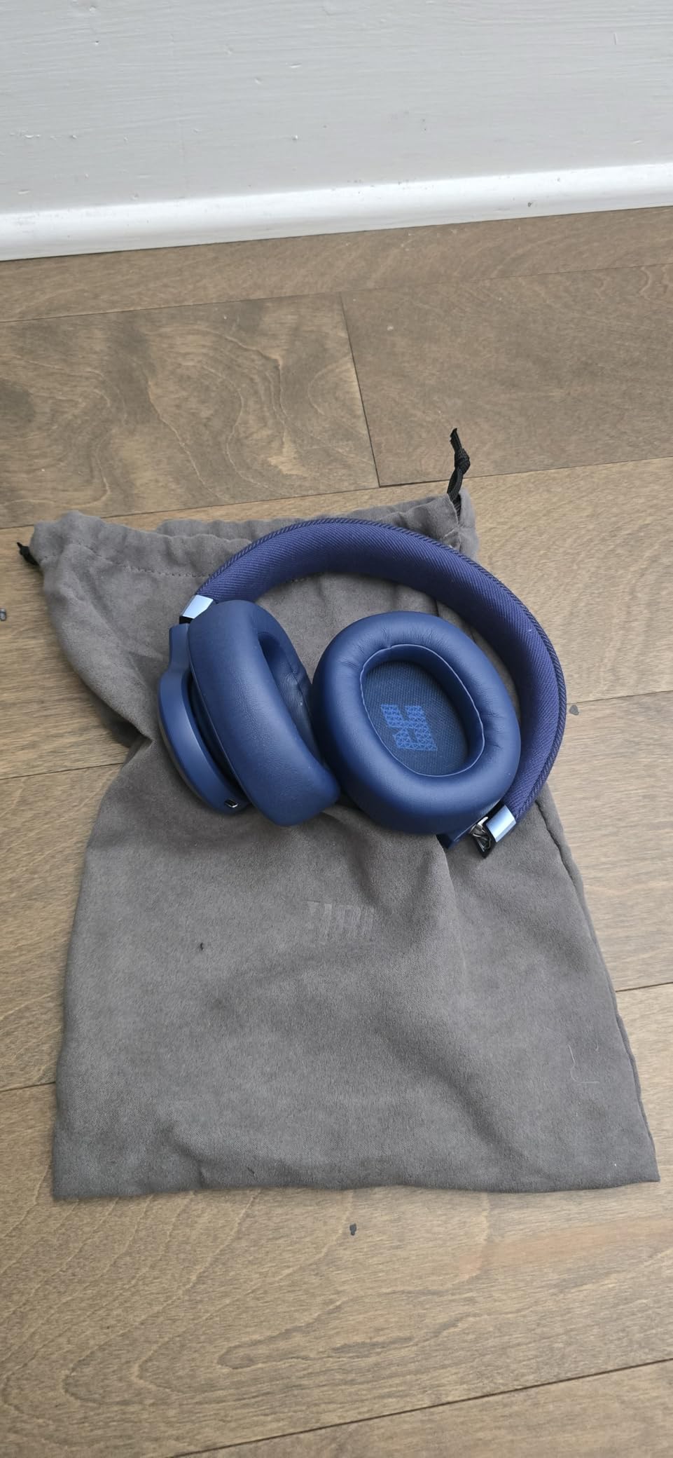 JBL Live 770NC - Wireless Over-Ear Headphones with True Adaptive Noise Cancelling with Smart Ambient, Up to 65 Hours of Battery Life, Comfort-fit Fabric Headband & Carrying Pouch customer photo 1
