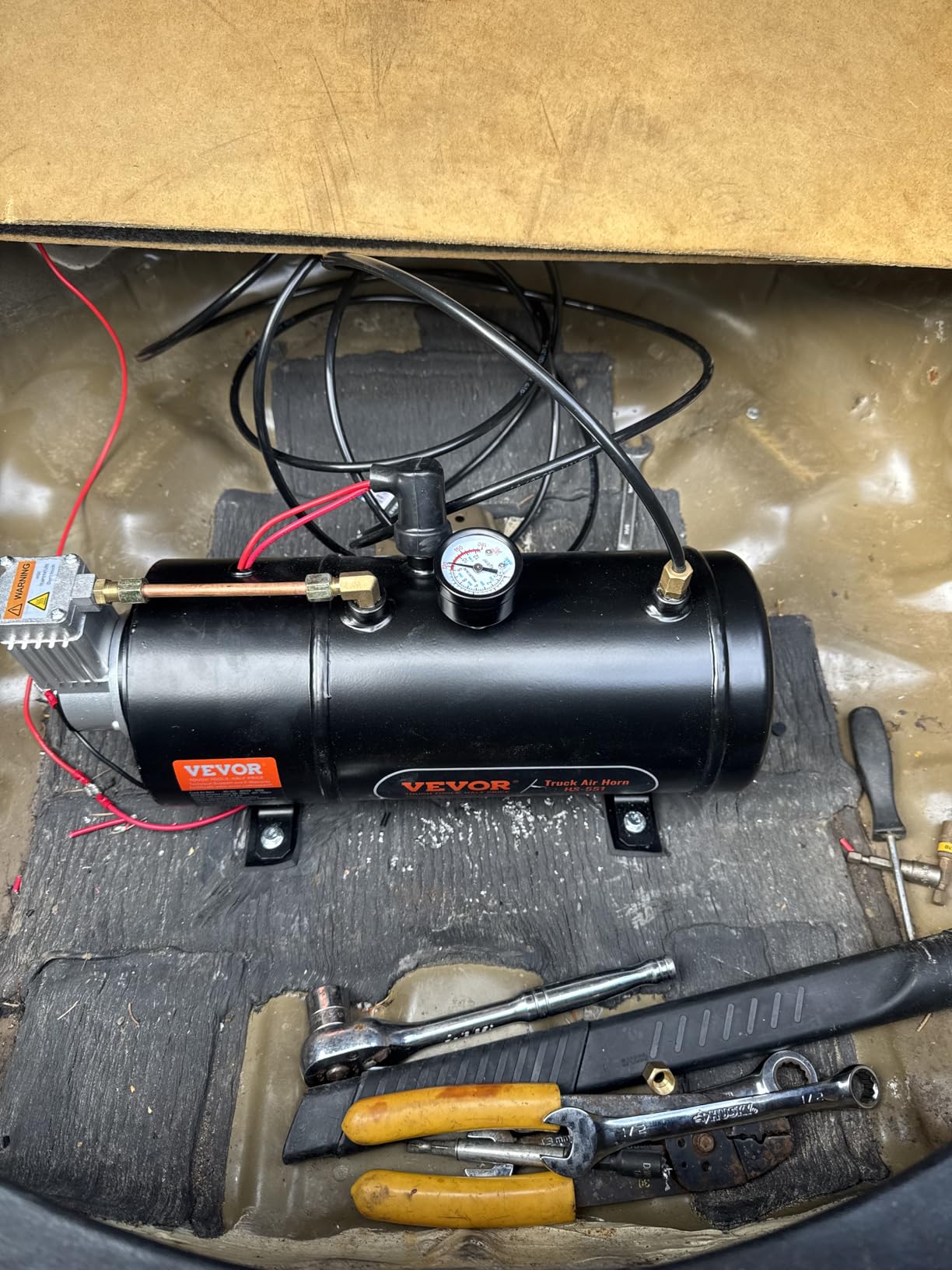 VEVOR 12V Air Compressor with 1.6 Gallon Tank, Train Horn Compressor, 120 psi Working Pressure, Inflating Tires, Air Mattresses customer photo 1