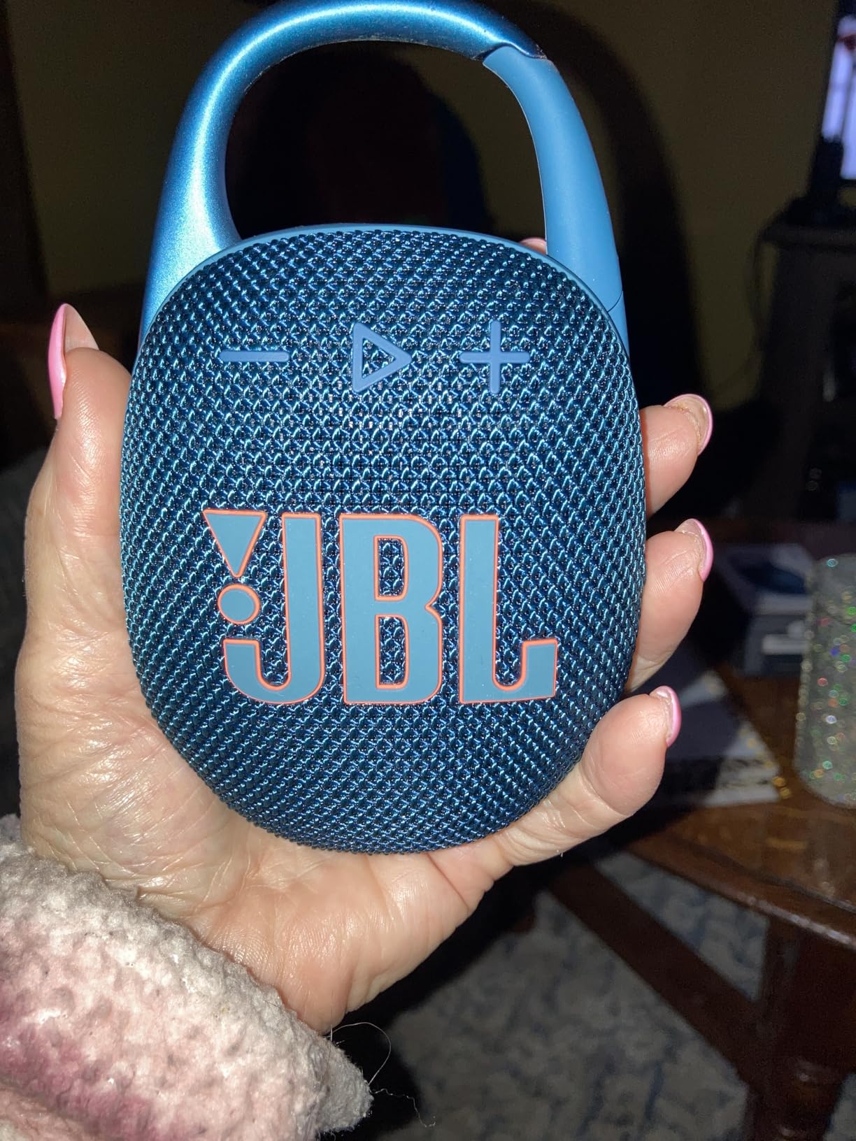 JBL Clip 5 - Ultra-Portable, Waterproof & Dustproof Bluetooth Speaker, Big JBL Pro Sound with Punchy bass, Integrated Carabiner, Up to 12 Hours of Play, Made in Part with Recycled Materials (Black) customer photo 1