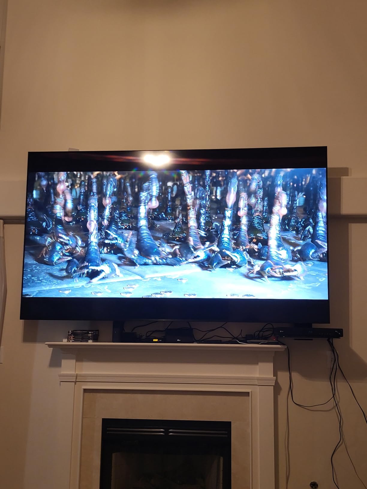 98-Inch Class 4K Crystal UHD DU9000 Series HDR Smart TV, Object Tracking Sound Lite, Motion Xcelerator 120Hz, Supersize Picture Enhancer, Mega Contrast, Alexa Built-In (UN98DU9000, 2024 Model) customer photo 1