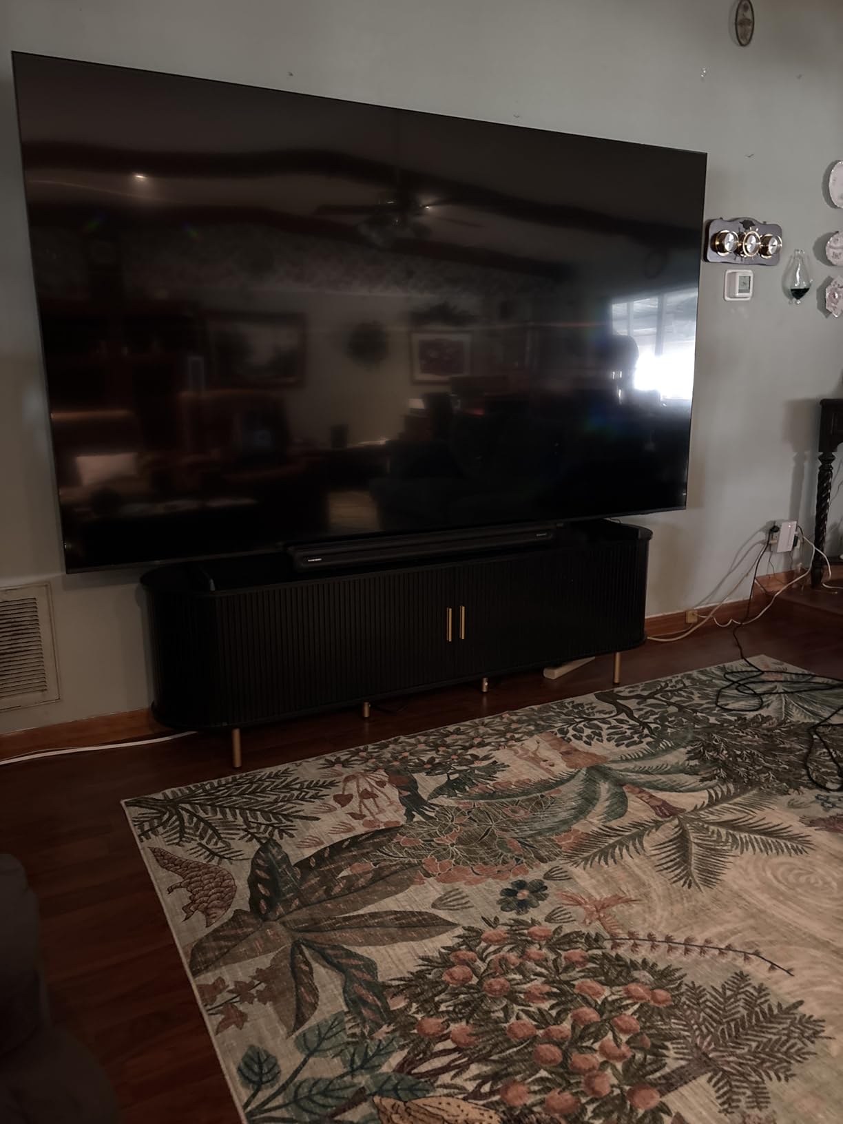 98-Inch Class 4K Crystal UHD DU9000 Series HDR Smart TV, Object Tracking Sound Lite, Motion Xcelerator 120Hz, Supersize Picture Enhancer, Mega Contrast, Alexa Built-In (UN98DU9000, 2024 Model) customer photo 2