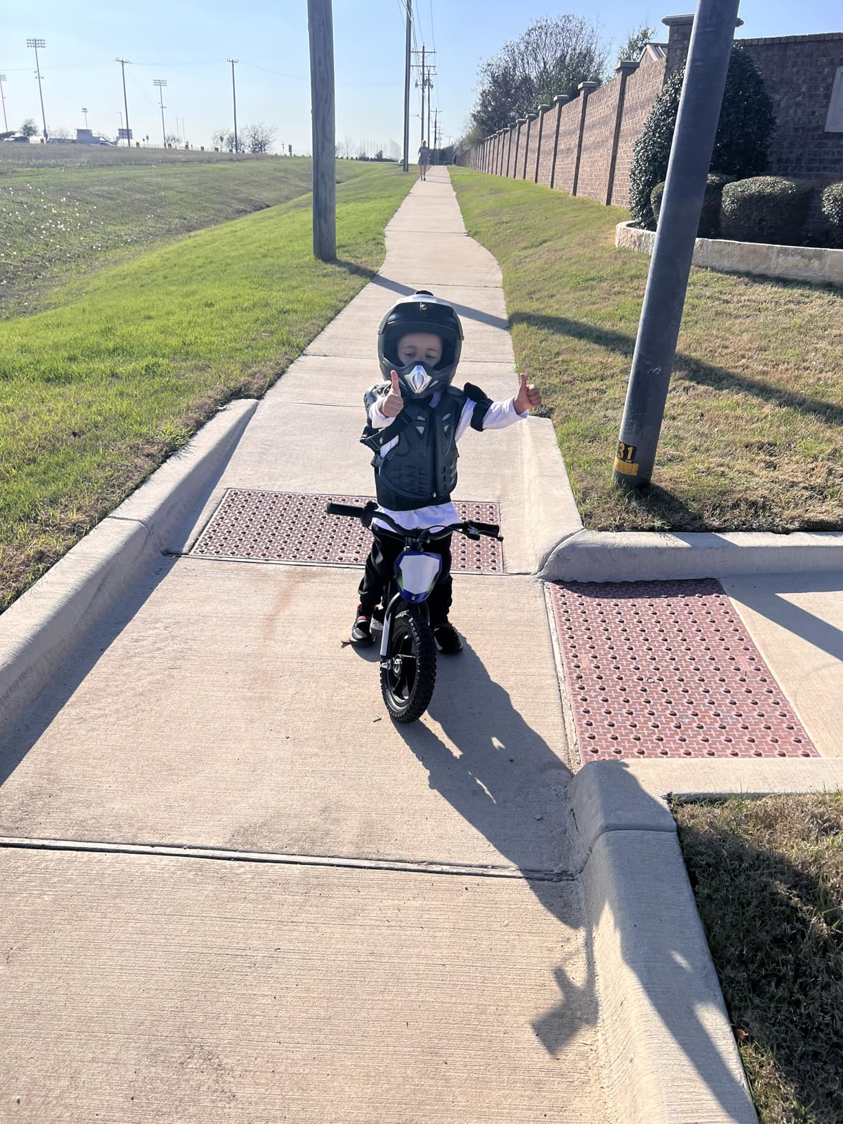 AIII Lightweight Electric Dirt Bike for Kids, 170/340W Electric Motorcycle Up to 10/12MPH, 24V Detachable Battery, Hand-Operated Dual Brakes Electric Balance Bike for Ages 3-6/5-12 customer photo 1