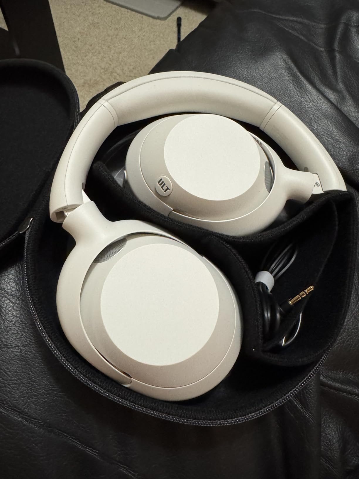 Sony ULT WEAR Over-Ear Noise Canceling Bluetooth Headphones with Alexa Built-in, Comfortable Design, 30-Hour Battery, Massive Bass, Off White customer photo 1