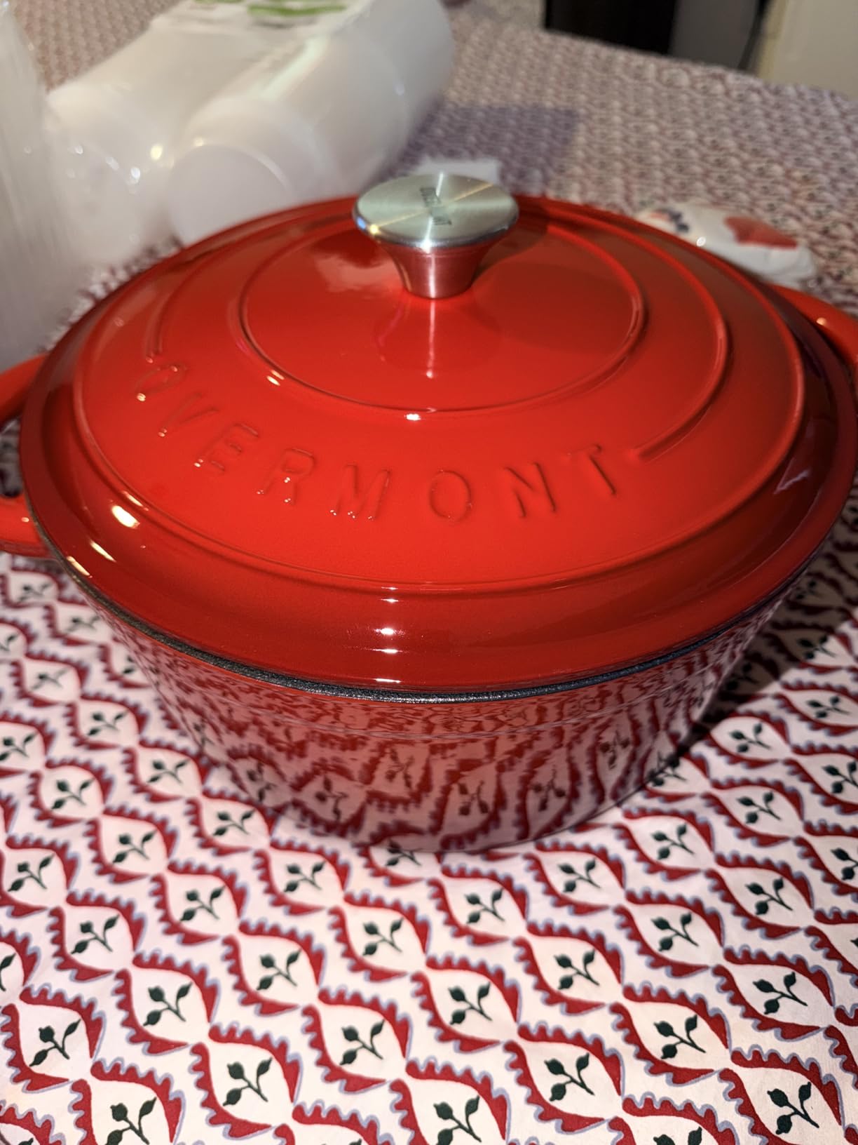 Overmont Enameled Cast Iron Dutch Oven - 7QT Pot with Lid Cookbook & Cotton Potholders - Heavy-Duty Cookware for Braising, Stews, Roasting, Sourdough Baking Cream White customer photo 2