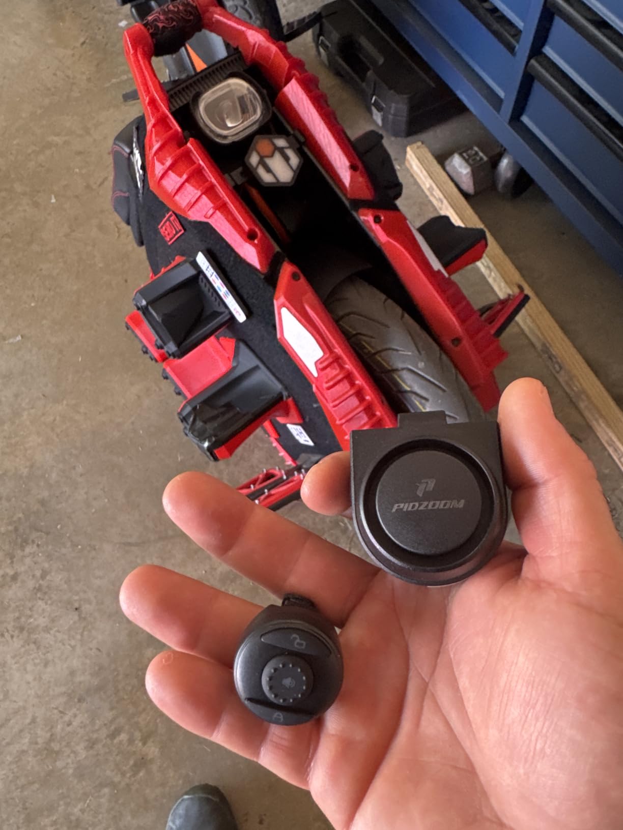 Finger Horn FH 30_V2- Remote Control Bike Horn for EUCs, Onewheels, Skateboards, and Roller Skates | Anti-Theft Hands-Free Safety Accessory customer photo 1