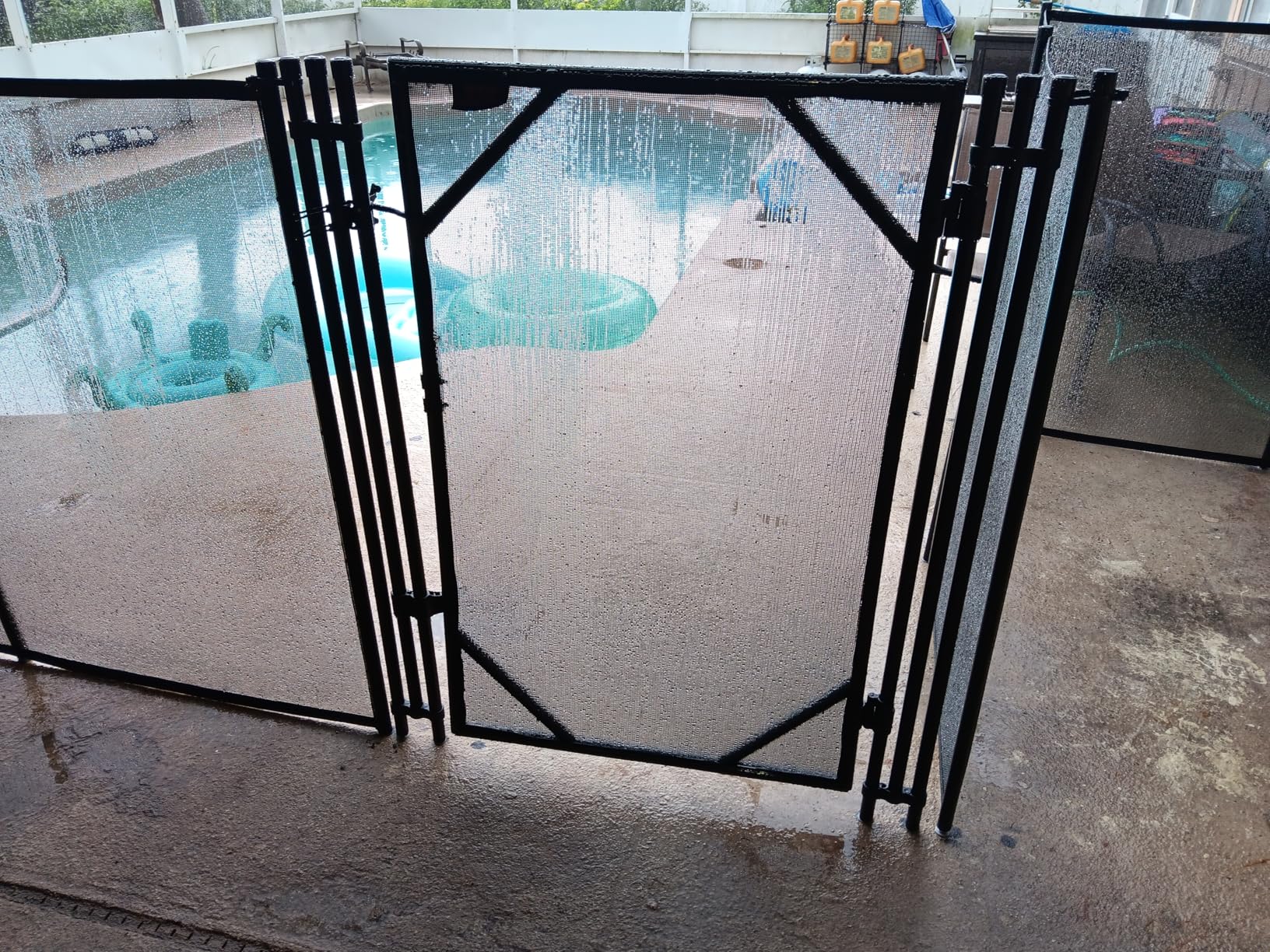 VEVOR Pool Fence, 4 x 12 FT Pool Fences for Inground Pools, Removable Pool Fencing, Easy DIY Installation Swimming Pool Fence, 340gms Teslin PVC Pool Fence Mesh Protects Kids and Pets, Black customer photo 1