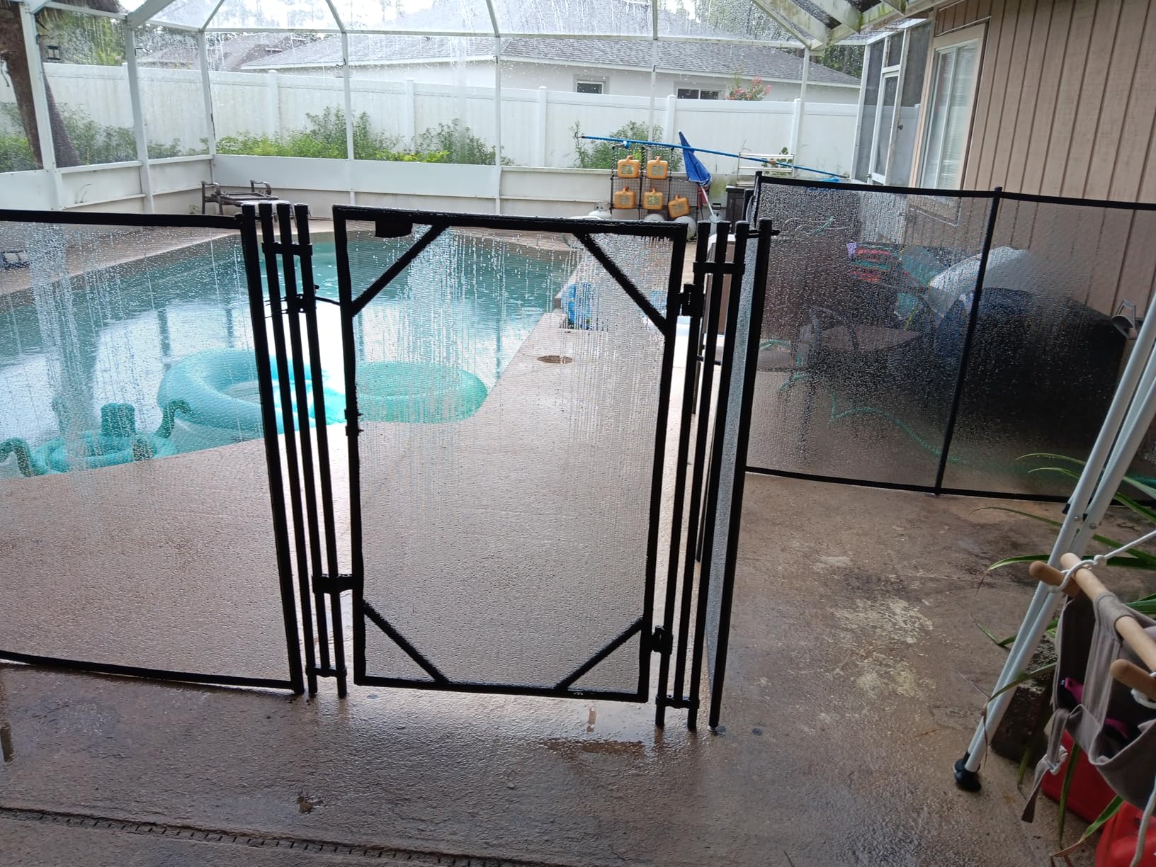VEVOR Pool Fence, 4 x 12 FT Pool Fences for Inground Pools, Removable Pool Fencing, Easy DIY Installation Swimming Pool Fence, 340gms Teslin PVC Pool Fence Mesh Protects Kids and Pets, Black customer photo 2