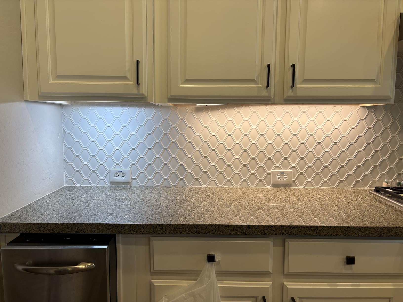 Ansen Hardwired Under Cabinet Lighting, 36in 22W LED Light for Kitchen/Closet, 1426lm, CRI>92, R9>90, Dimmable, 3 Color Temperature, 3000K/4000K/5000K (Warm White, Cool White, Daylight) customer photo 1″ class=”wp-image-customer”/></figure>


<p>Installation does require working with 120V household electrical, which means either hiring an electrician or being comfortable with basic wiring. The wiring compartment is somewhat tight, as noted by several users, so having small hands or wire strippers with narrow jaws is definitely an advantage during installation. Once installed, the included on/off switch provides convenient control without requiring a separate wall switch.</p>
<p>The 10-year warranty is exceptional in this category and speaks to the manufacturer’s confidence in their product. Most under cabinet lights offer only 1-5 years of coverage, so this decade-long protection provides real peace of mind. The aluminum construction feels premium and should provide excellent heat dissipation, which is critical for maintaining LED performance and longevity over time.</p>


<figure class=