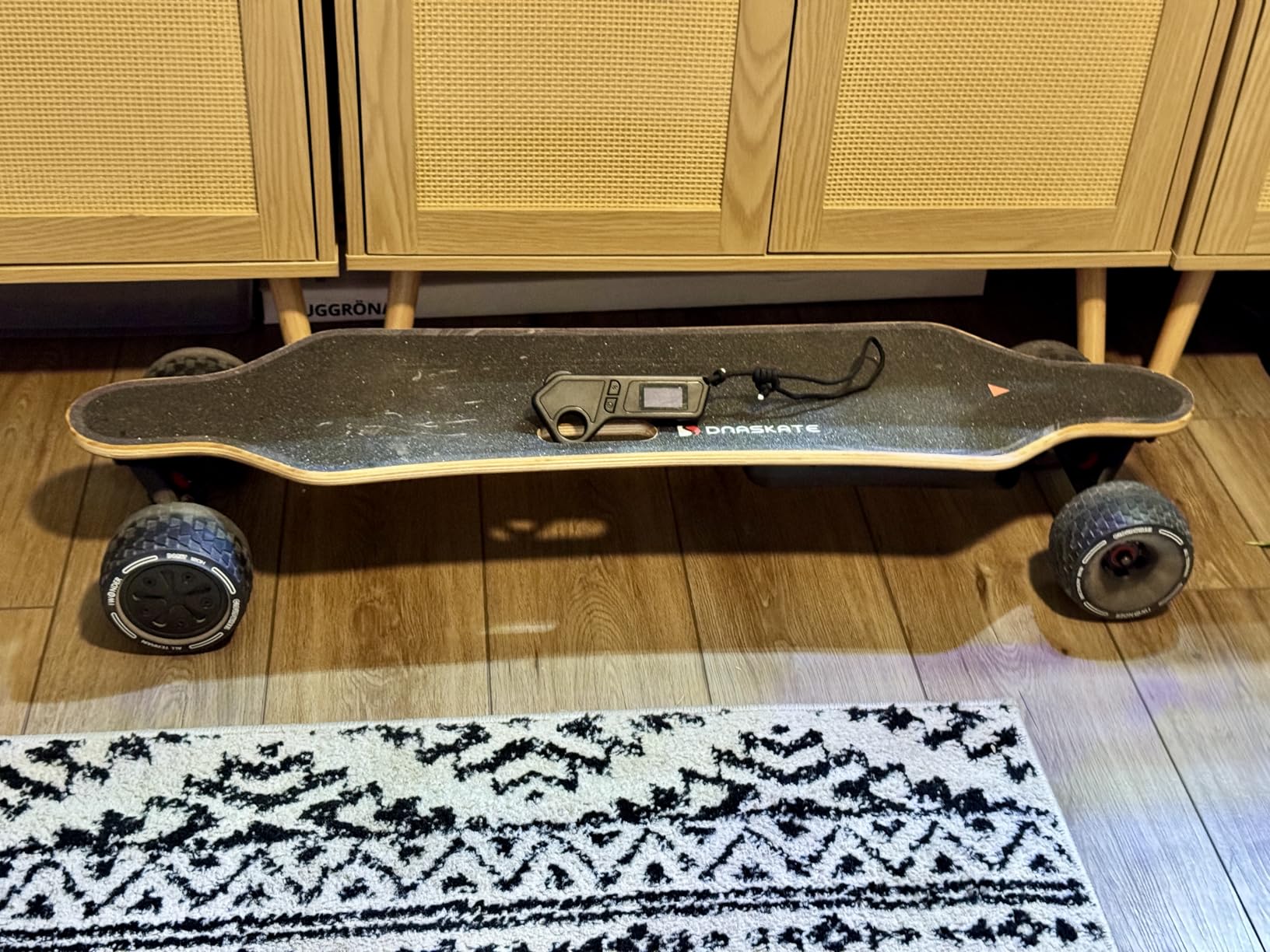 V20 Electric Skateboard with Remote, 28 Mph Top Speed, 22 Miles Range, 1000W Hub-Motor, Longboard Skateboard for Adults ＆Teens customer photo 1
