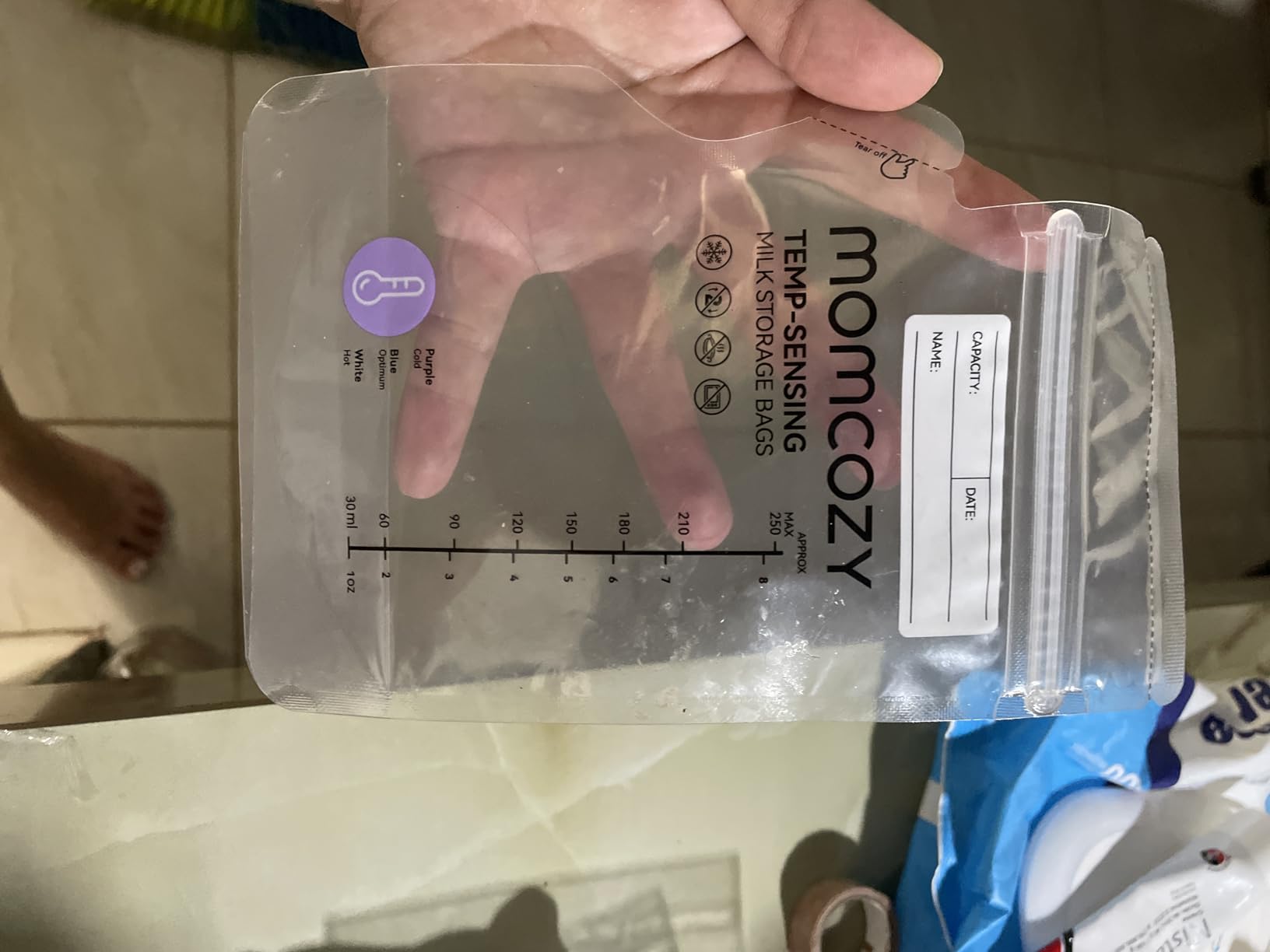 Momcozy Easy Pour Breastmilk Storage Bag, 8Oz, Temp-Sensing Color Change, 120 Count Milk Bag, Self Standing, No Leak Presterilized for Freezer, BPA Free customer photo 1