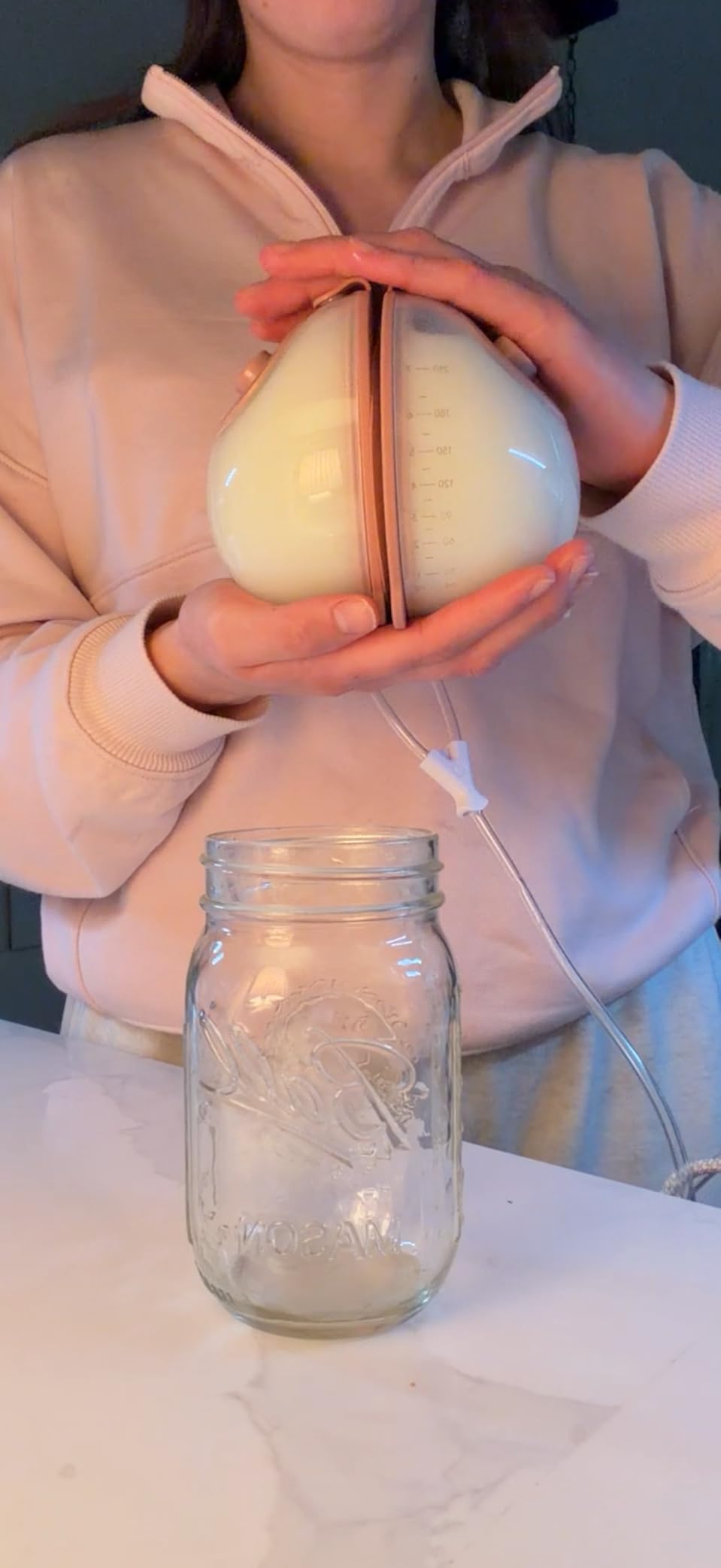Momcozy Wearable Breast Pump V2 Pro Ultra-Lightweight, Double Electric Breast Pump Hands-Free & Portable Pump with Upgraded Flange, Quiet & Leak-Proof Electric Pump for Pumping Moms customer photo 1