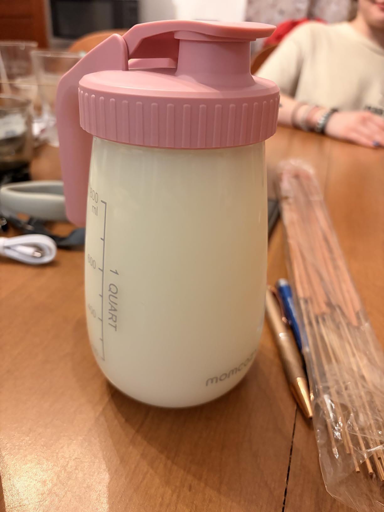 Momcozy Breast Milk Pitcher, Resistant to Heat and Cold Abrupt Temp Swings, No Leak Glass Breast Milk Fridge Storage Container with Wide Mouth, Fast Baby Formula Maker customer photo 2