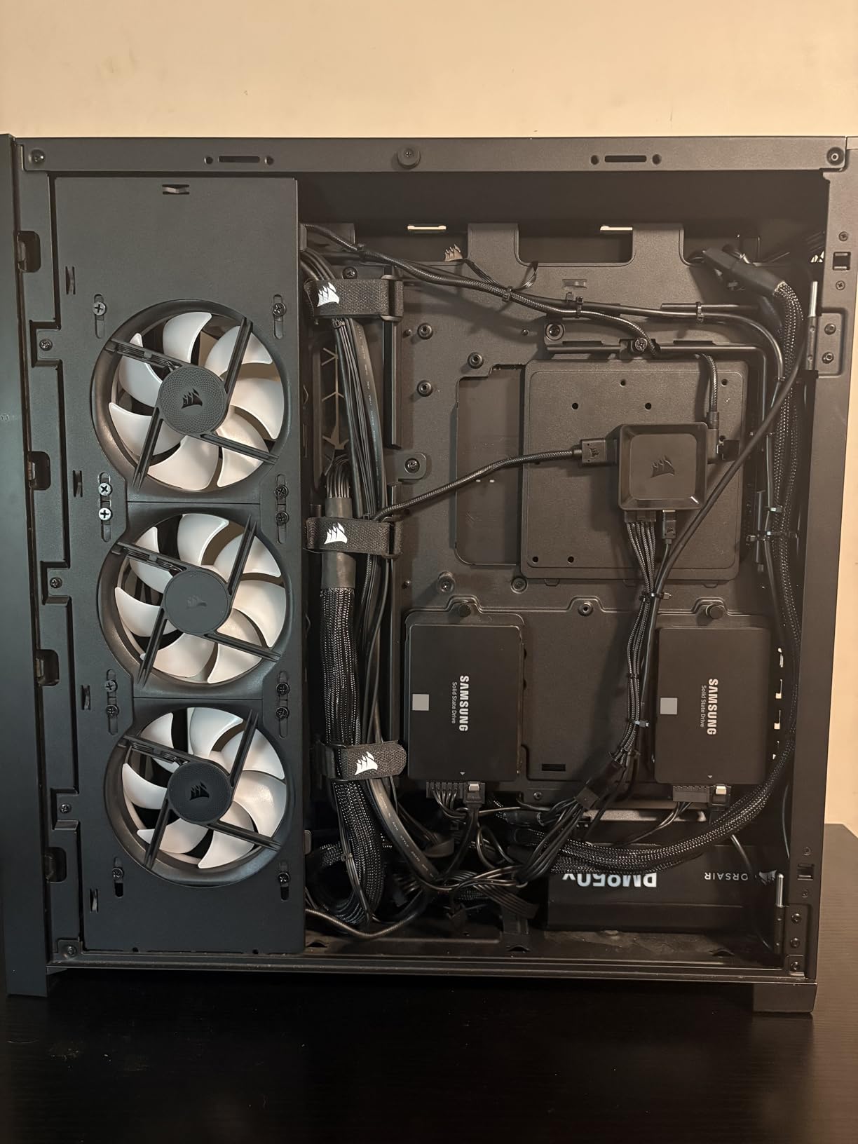iCUE Link LX120 RGB 120mm PWM Fans Triple Pack - Dual Light Loops - Includes iCUE Link System Hub - CORSAIR AirGuide Technology - Black customer photo 1
