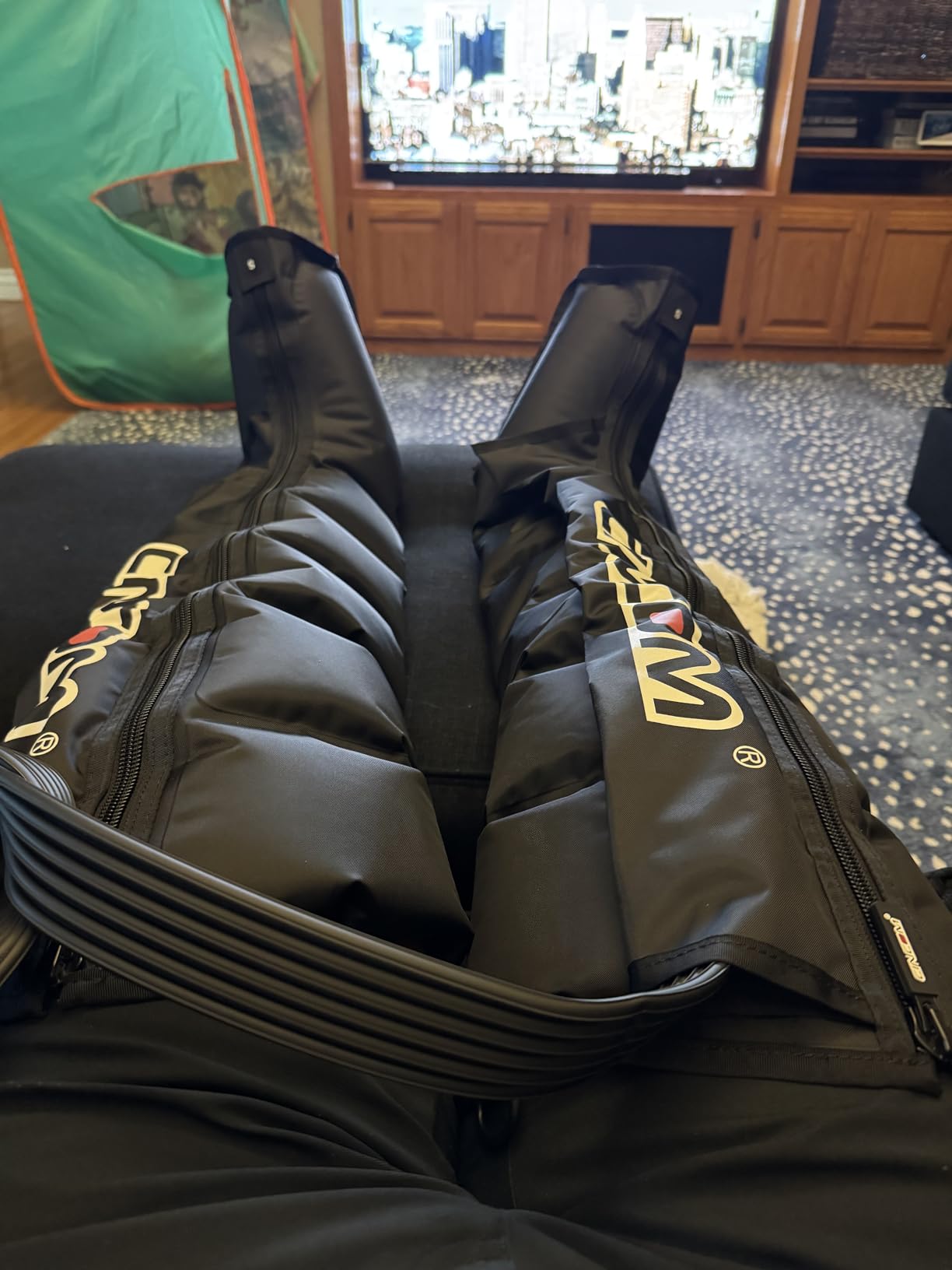 CINCOM Air Compression Recovery System - 6-Zone Professional Dynamic Pressure Leg Massager Boots customer photo 2