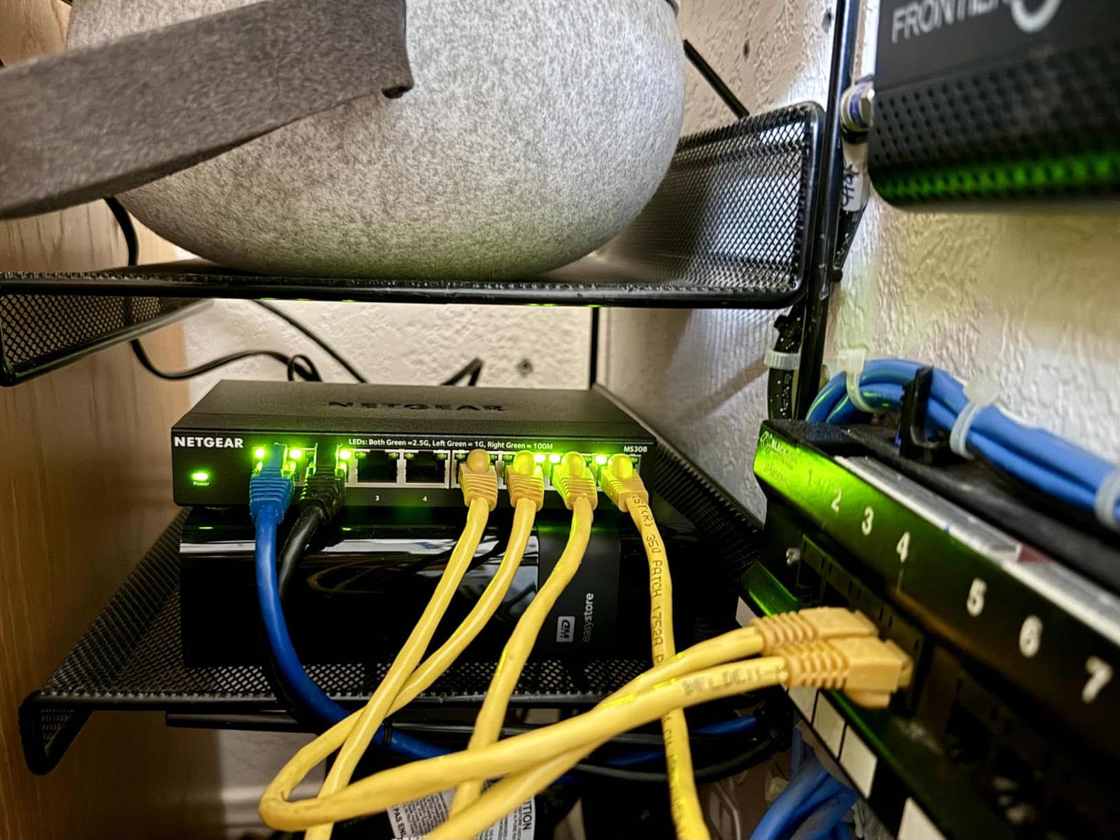 NETGEAR 8-Port 2.5G Multi-Gigabit Ethernet Unmanaged Network Switch - MS308, 8 x 2.5Gbps Ports, Metal Case customer photo 1