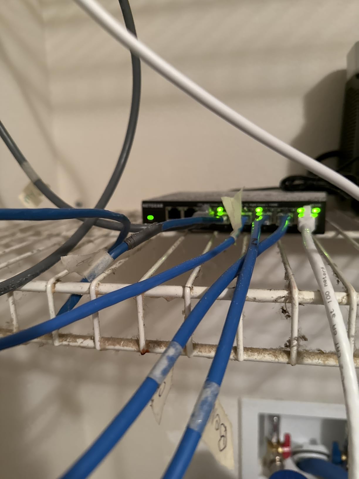 NETGEAR 8-Port 2.5G Multi-Gigabit Ethernet Unmanaged Network Switch - MS308, 8 x 2.5Gbps Ports, Metal Case customer photo 2