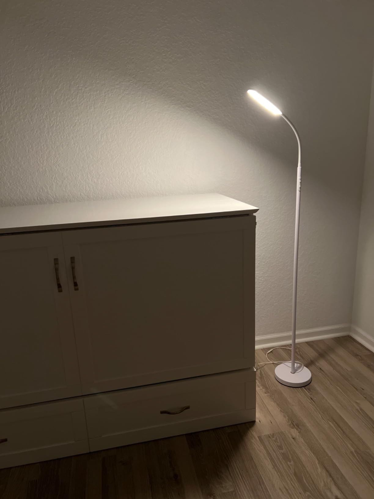 LanSuper Light Therapy Lamp, 10000 Lux UV-Free Happy Therapy Lamp, Full Spectrum Sunlight Lamp with Remote Control, Light Therapy Floor Lamp with 10 Color Temperature & 6 Brightness & Timer-White customer photo 2