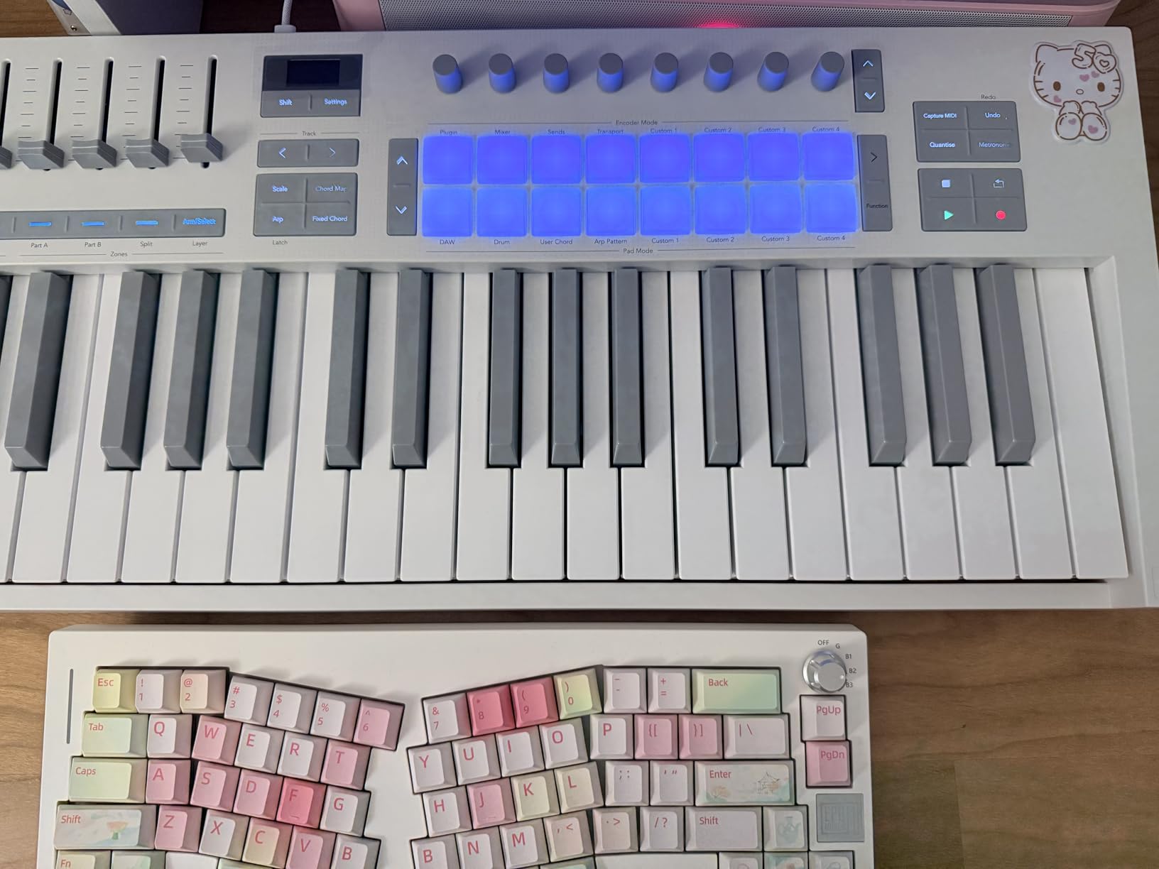 Novation Launchkey 37 MK4 - Compact 37 Key USB MIDI Keyboard Controller with DAW Integration, Chord Mode, Scale Mode, 8 Drum Pads customer photo 1